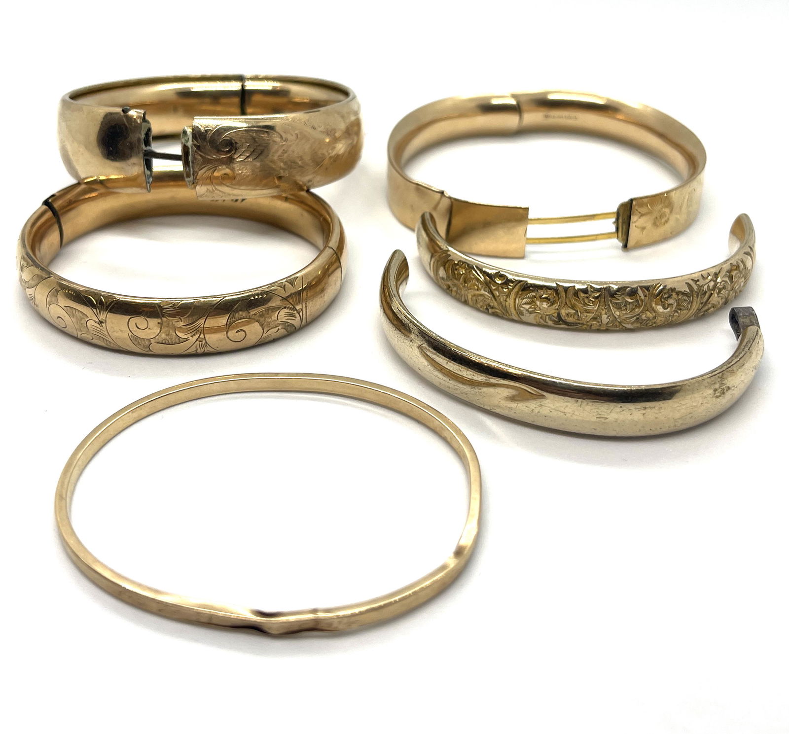 LOT OF ANTIQUE GOLD FILLED BANGLE BRACELETS FOR PARTS (1 of 4)