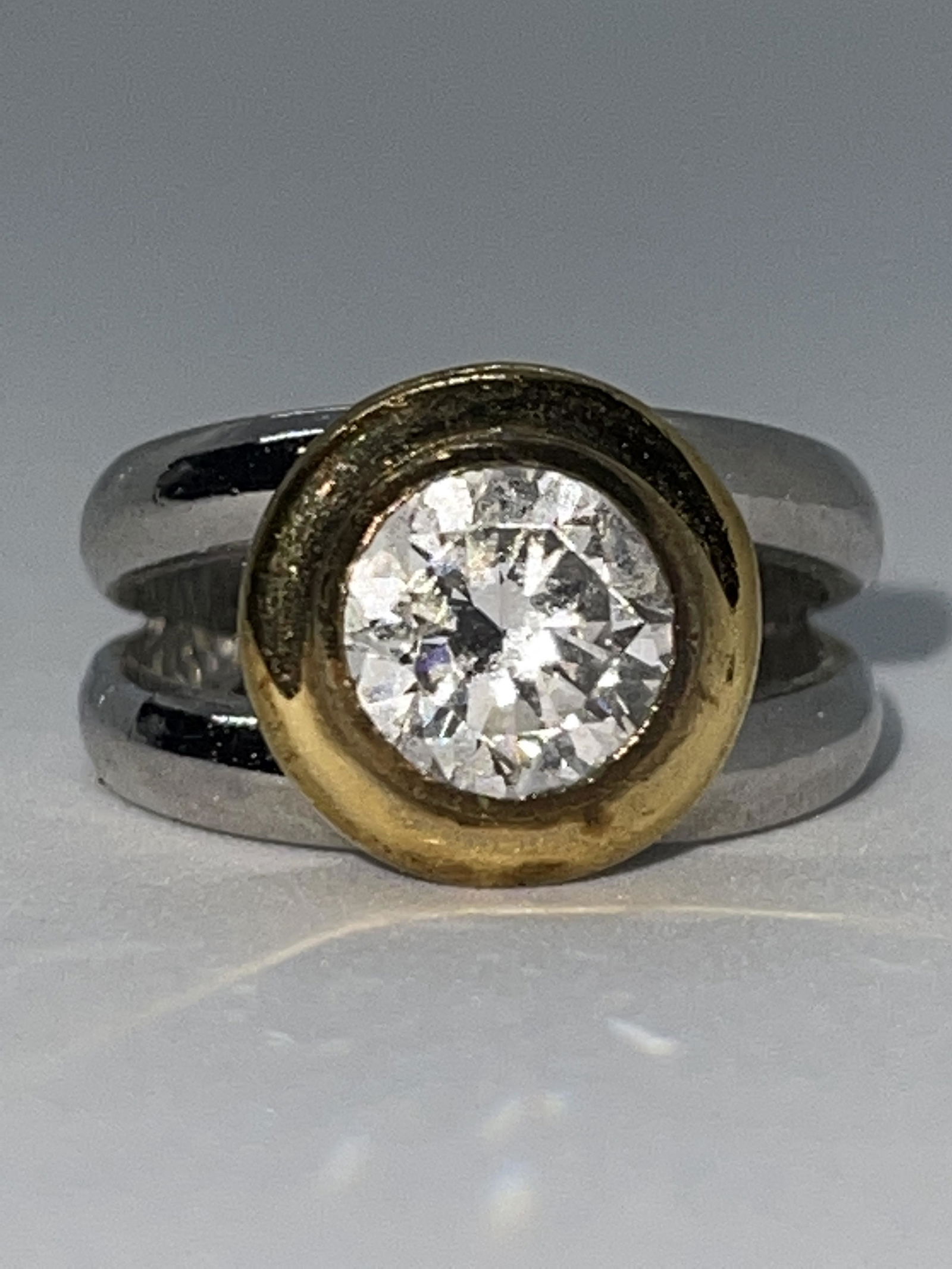 STERLING SILVER GOLD TONE LADIES WEDDING RING SZ 6.5 (1 of 2)