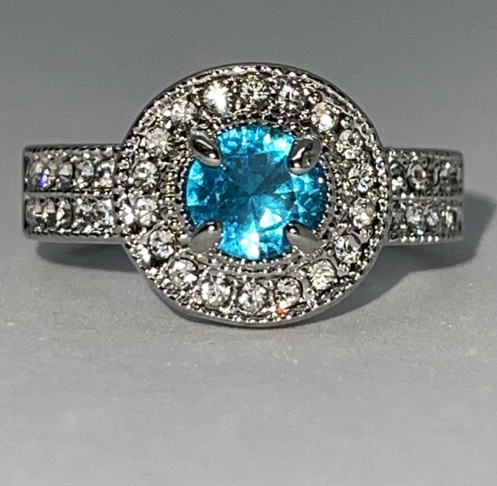 STERLING SILVER BLUE/WHITE STONES COCKTAIL RING SZ 7 (1 of 2)