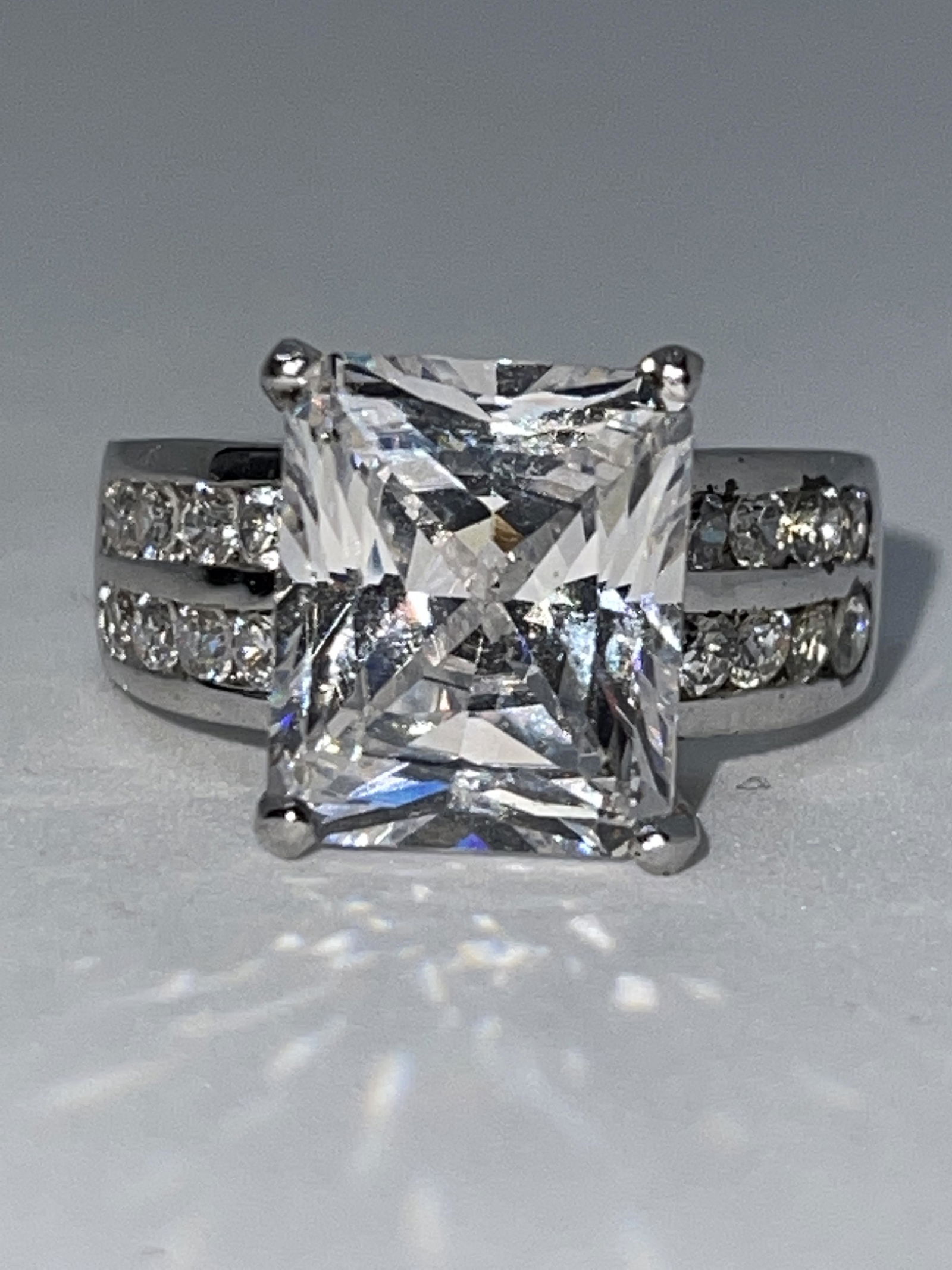 MODERN STERLING SILVER LADIES WEDDING RING SZ 7 (1 of 3)