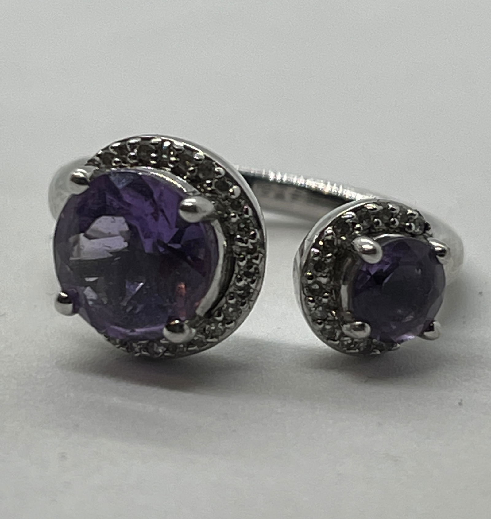 STERLING SILVER 1.25 TCW AMETHYST COCKTAIL BAND RING (1 of 2)