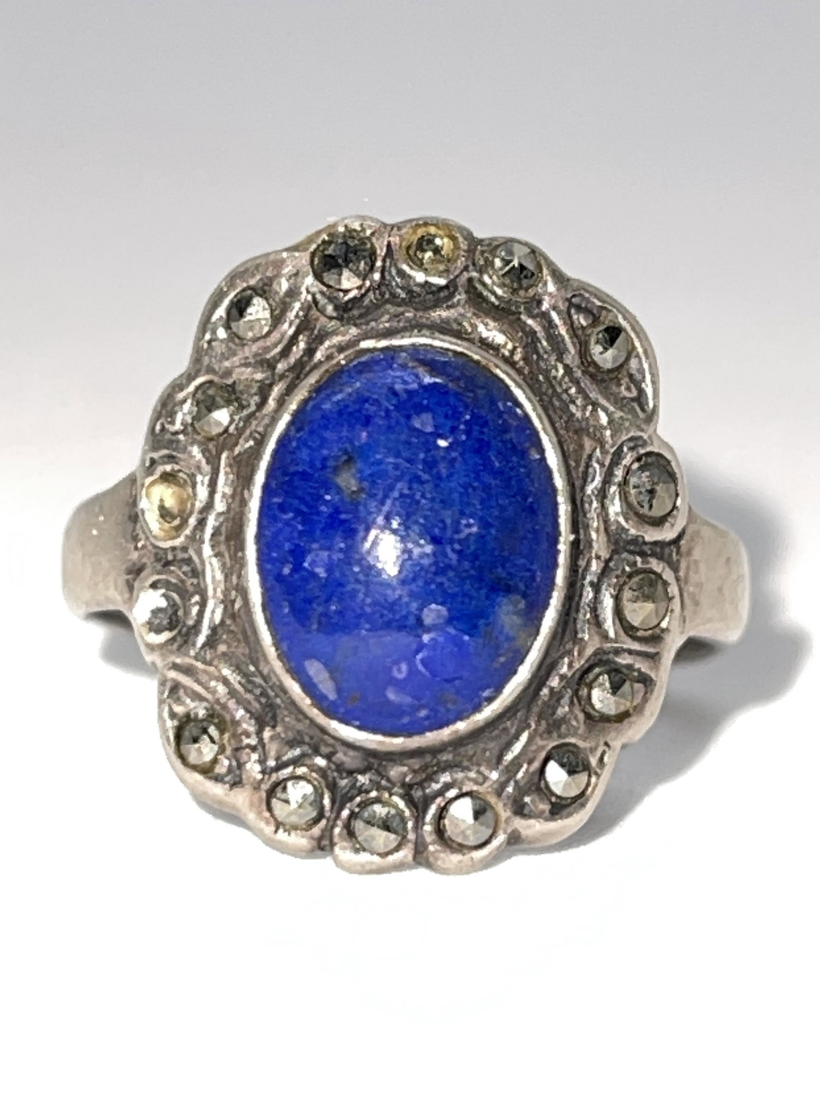 OLD STERLING SILVER 2 CT LAPIS LAZULI COCKTAIL RING: OLD STERLING SILVER 2 CT LAPIS LAZULI COCKTAIL RING. HAS A CENTER 2 CT LAPIS LAZULI, ACCENTED WITH BEAUTIFUL RHINESTONES. A GREAT FIND AND AN EXCELLENT ADDITION TO YOUR COLLECTION.