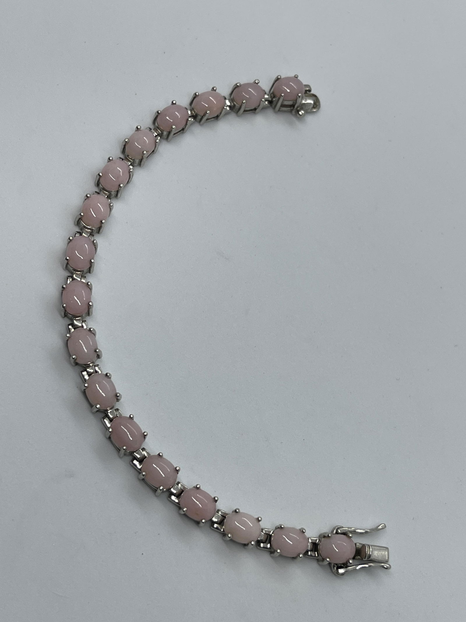 STERLING 10 TCW MOONSTONE TENNIS BRACELET: STERLING 10 TCW MOONSTONE TENNIS BRACELET. IN GOOD OVERALL SHAPE AND CONDITION. A GREAT FIND AND AN EXCELLENT ADDITION TO YOUR COLLECTION.