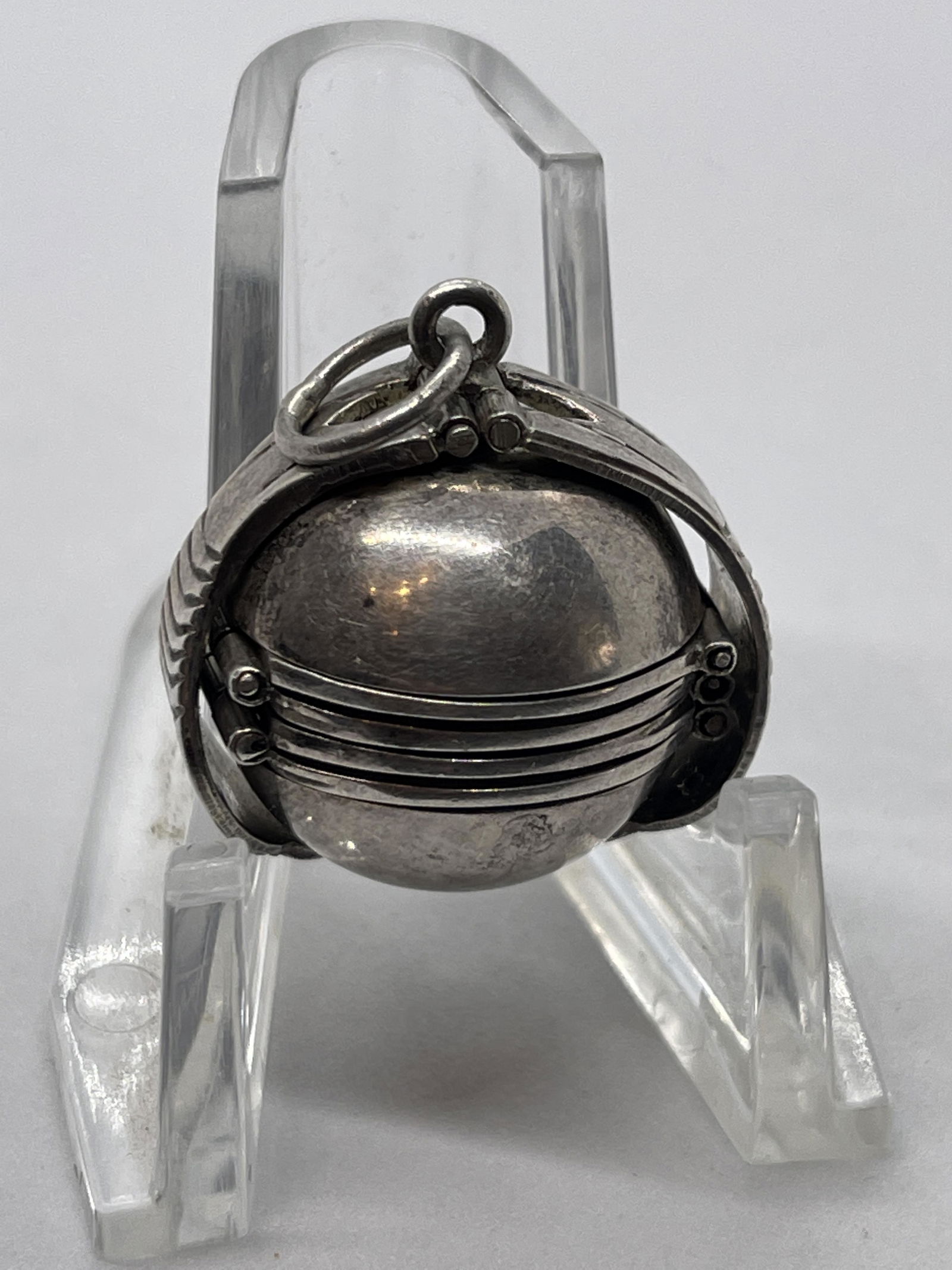 ANTIQUE STERLING SILVER COLLAPSABLE COIN PENDANT (1 of 6)
