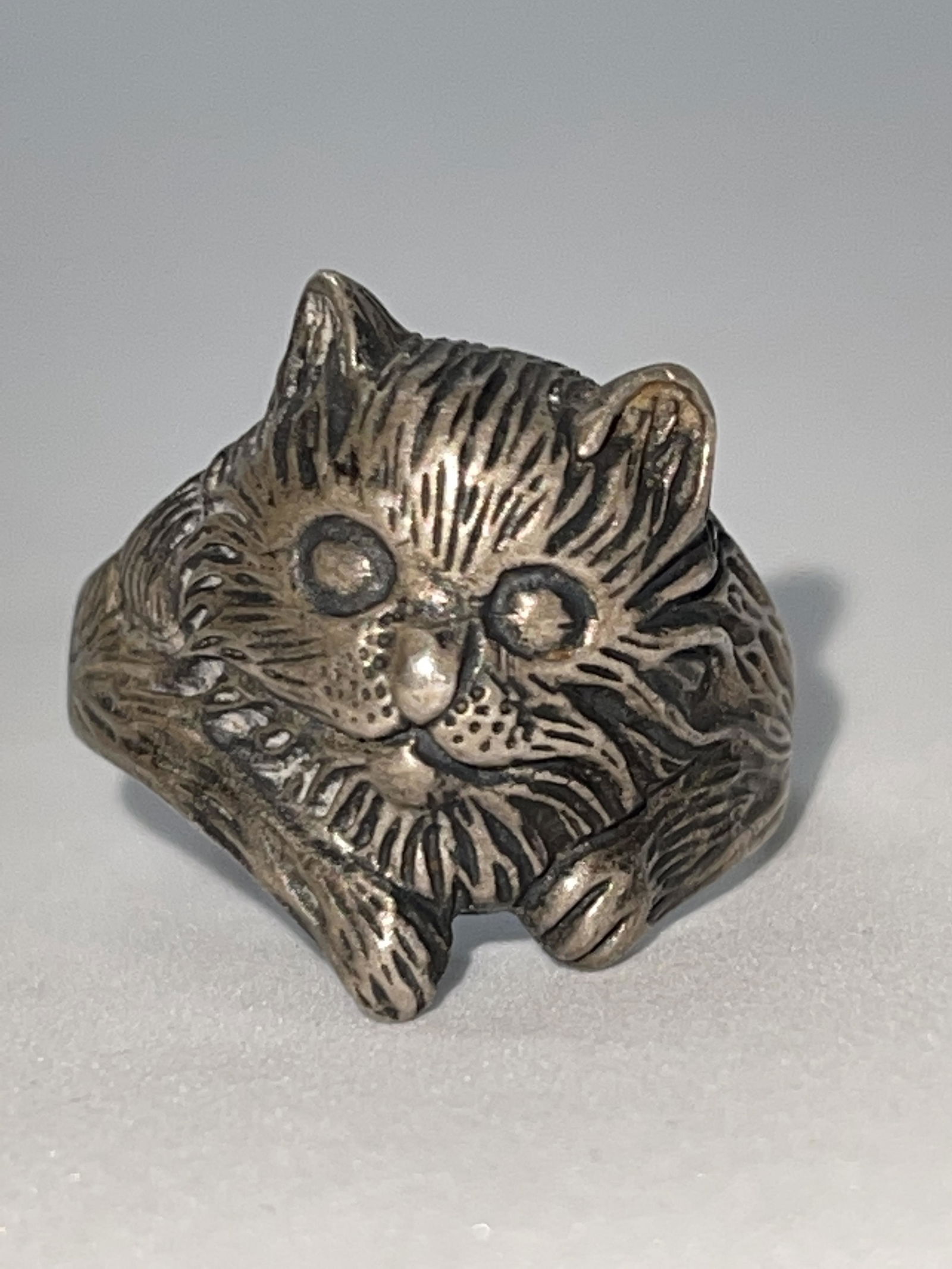 ART DECO STERLING SILVER CAT MOTIF RING SZ 9 (1 of 2)