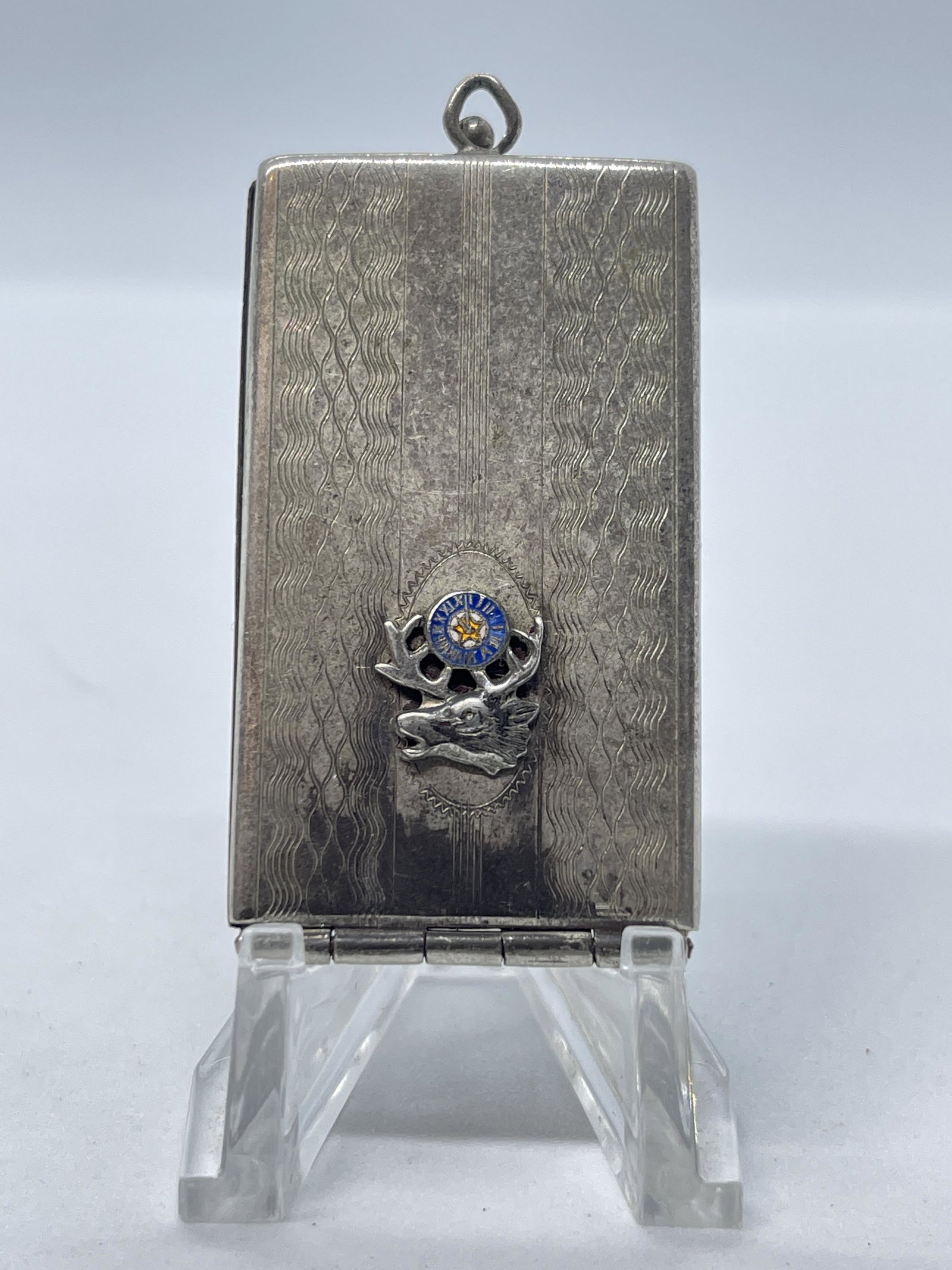 STERLING SILVER LOCKET PENDANT: STERLING SILVER LOCKET PENDANT. IN GOOD OVERALL SHAPE AND CONDITION. A GREAT ADDITION TO YOUR COLLECTION.