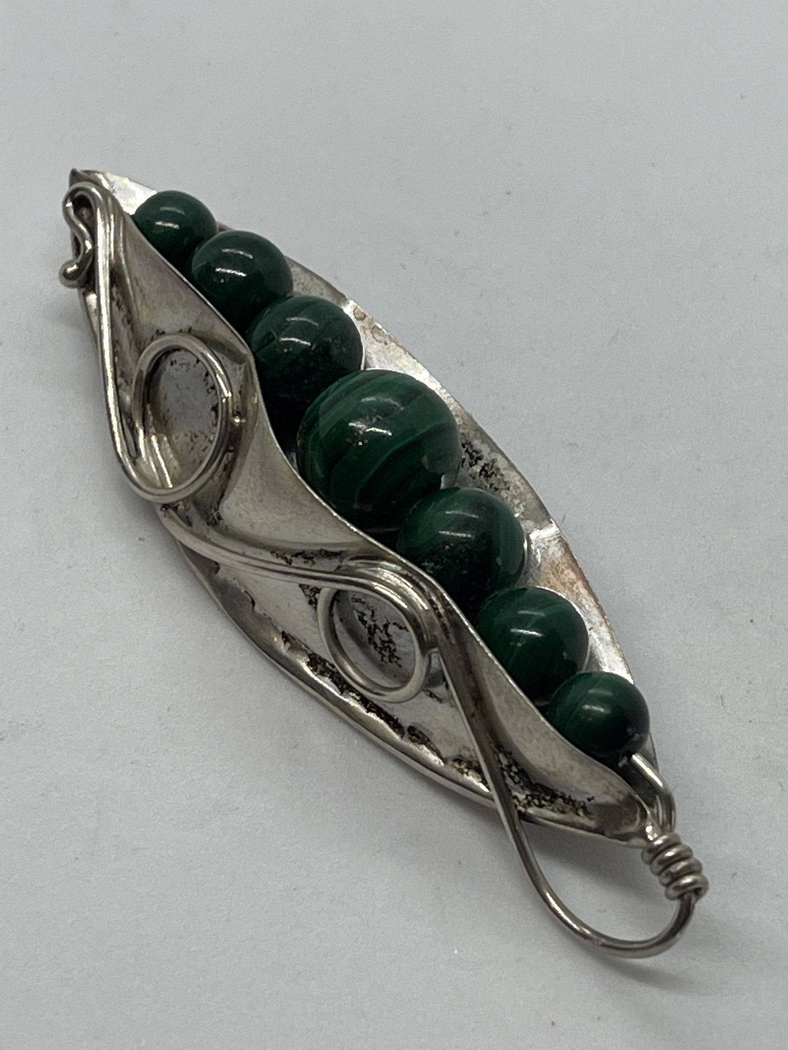 STELRING SILVER MARCASITE BEAN MOTIF BROOCH: STELRING SILVER MARCASITE BEAN MOTIF BROOCH. IN GOOD SHAPE AND OVERALL CONDITION. A GREAT ADDITION TO YOUR COLLECTION.
