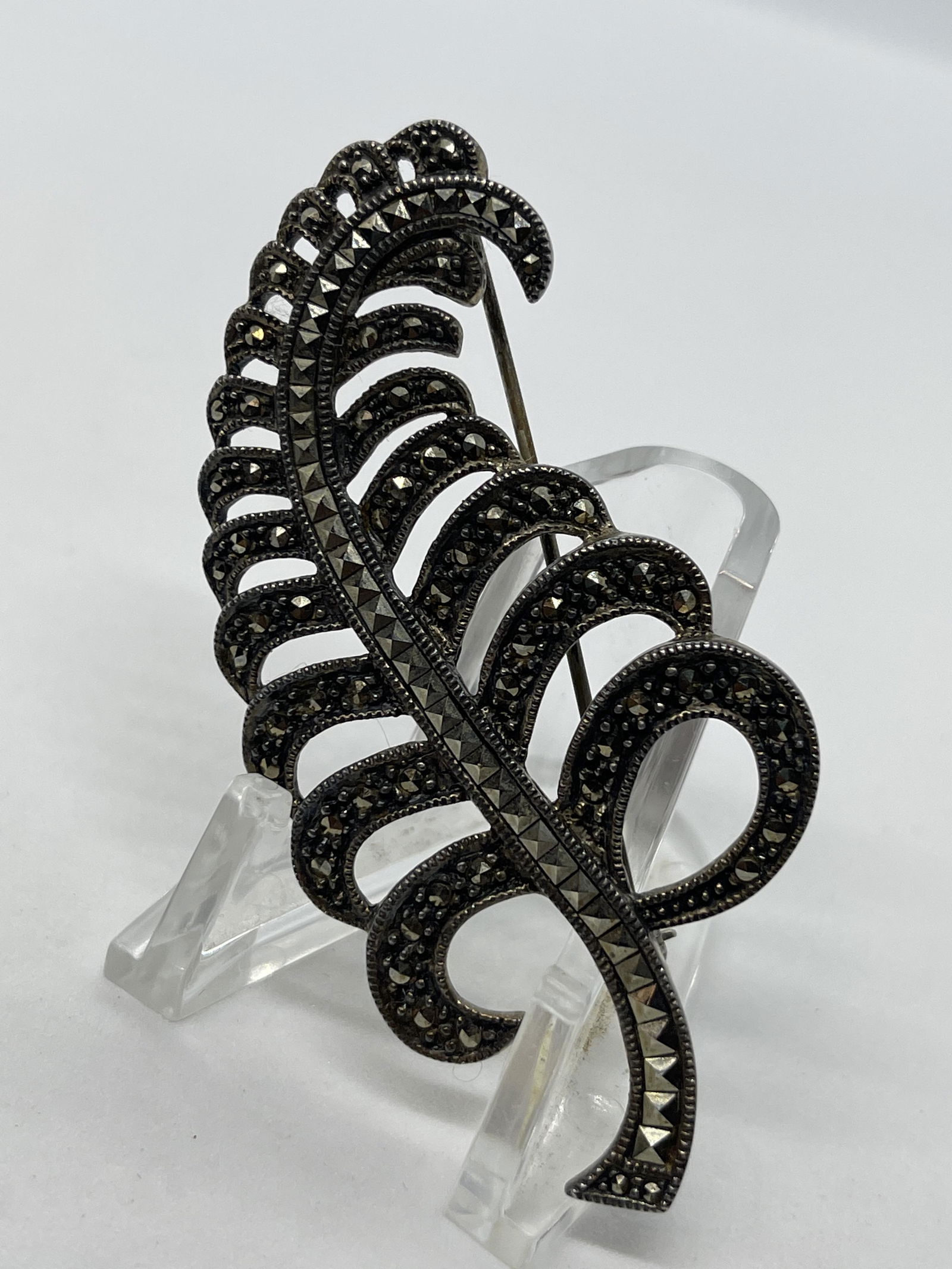 VINTAGE DESIGNER STERLING SILVER LEAF BROOCH (1 of 2)