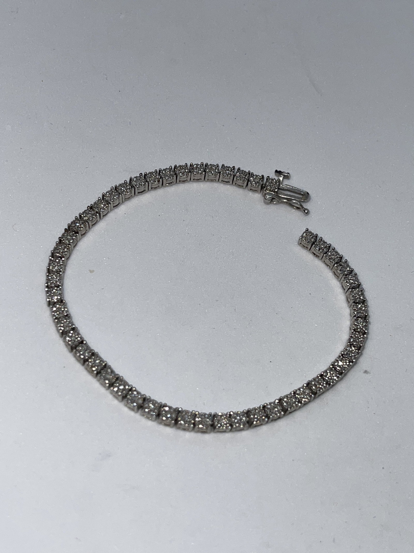 STERLING SILVER NATURAL DIAMONDS TENNIS BRACELET: STERLING SILVER NATURAL DIAMONDS TENNIS BRACELET. IN GOOD OVERALL SHAPE AND CONDITION. A GREAT FIND AND AN EXCELLENT ADDITION TO YOUR COLLECTION.