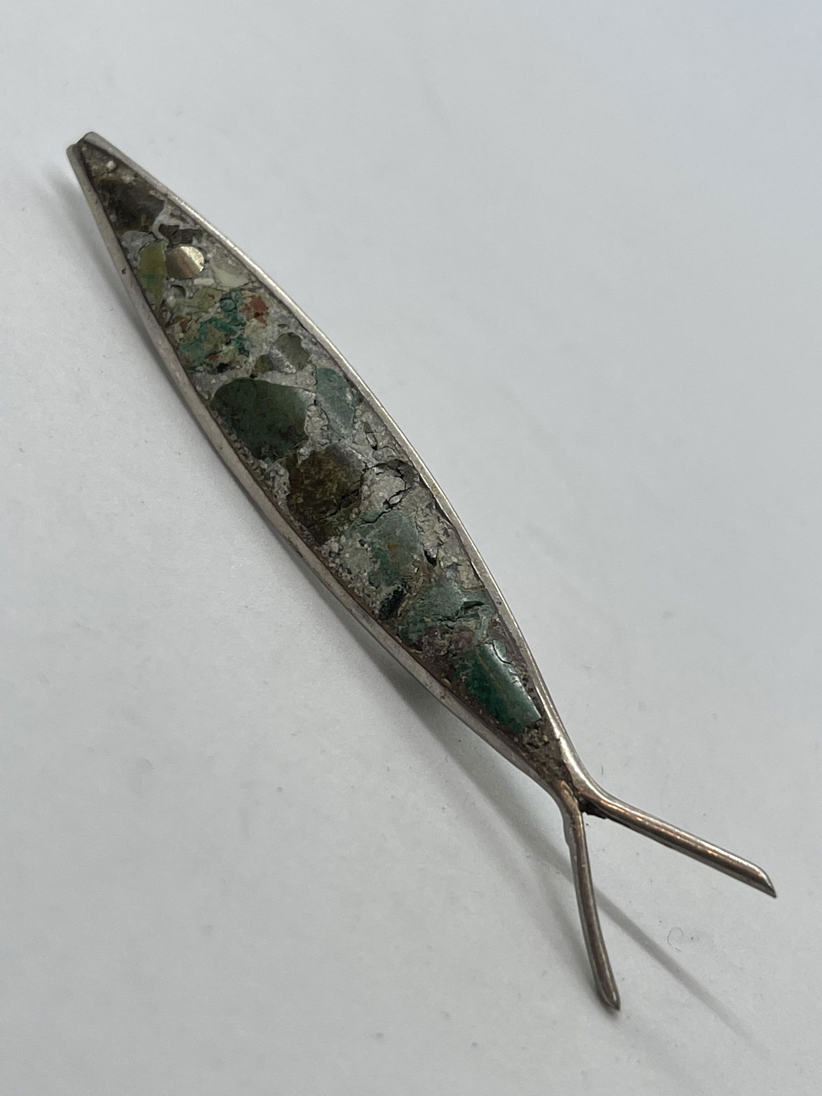 STERLING SILVER FISH MOTIF BROOCH (1 of 2)