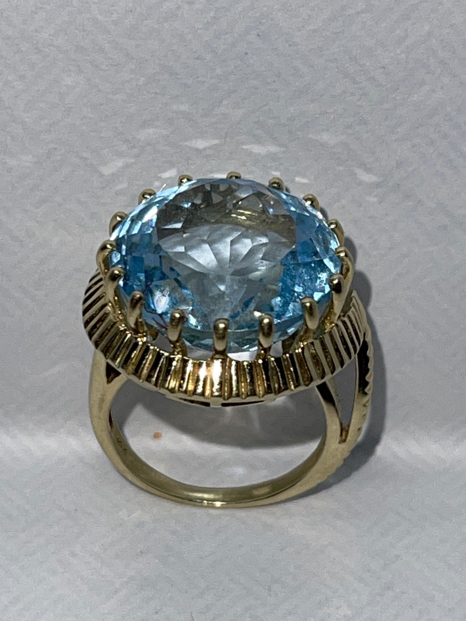 14K GOLD 10 CT SKY BLUE TOPAZ COCKTAIL RING SZ 6 (1 of 4)