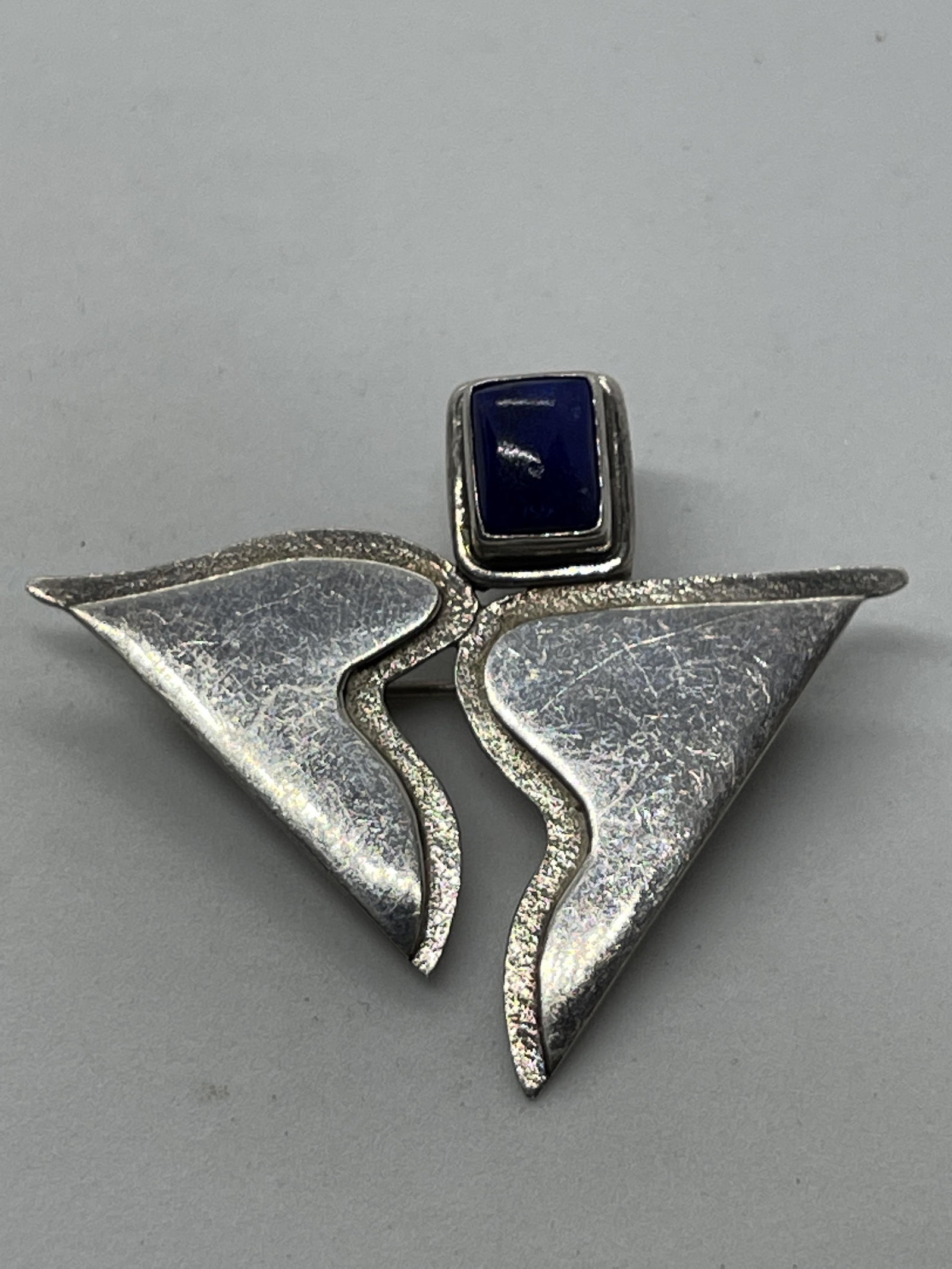 STERLING SILVER SAJEN LAPIS LAZULI COCKTAIL PENDANT: STERLING SILVER SAJEN LAPIS LAZULI COCKTAIL PENDANT. IN GOOD OVERALL SHAPE AND CONDITION. A GREAT ADDITION TO YOUR COLLECTION.