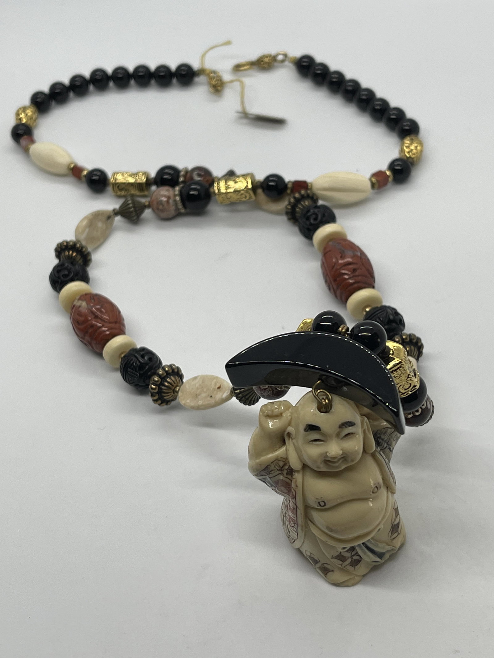 ANTIQUE SCRIMSHAW BONE, CORAL, GEMSTONE NECKLACE: ANTIQUE SCRIMSHAW BONE, CORAL, GEMSTONE NECKLACE. A RARE FIND AND ALL HAND-MADE. IN MINT OVERALL SHAPE AND CONDITION. PLEASE VIEW ALL DETAILED PICTURES. A GREAT FIND AND AN EXCELLENT ADDITION TO YOUR 