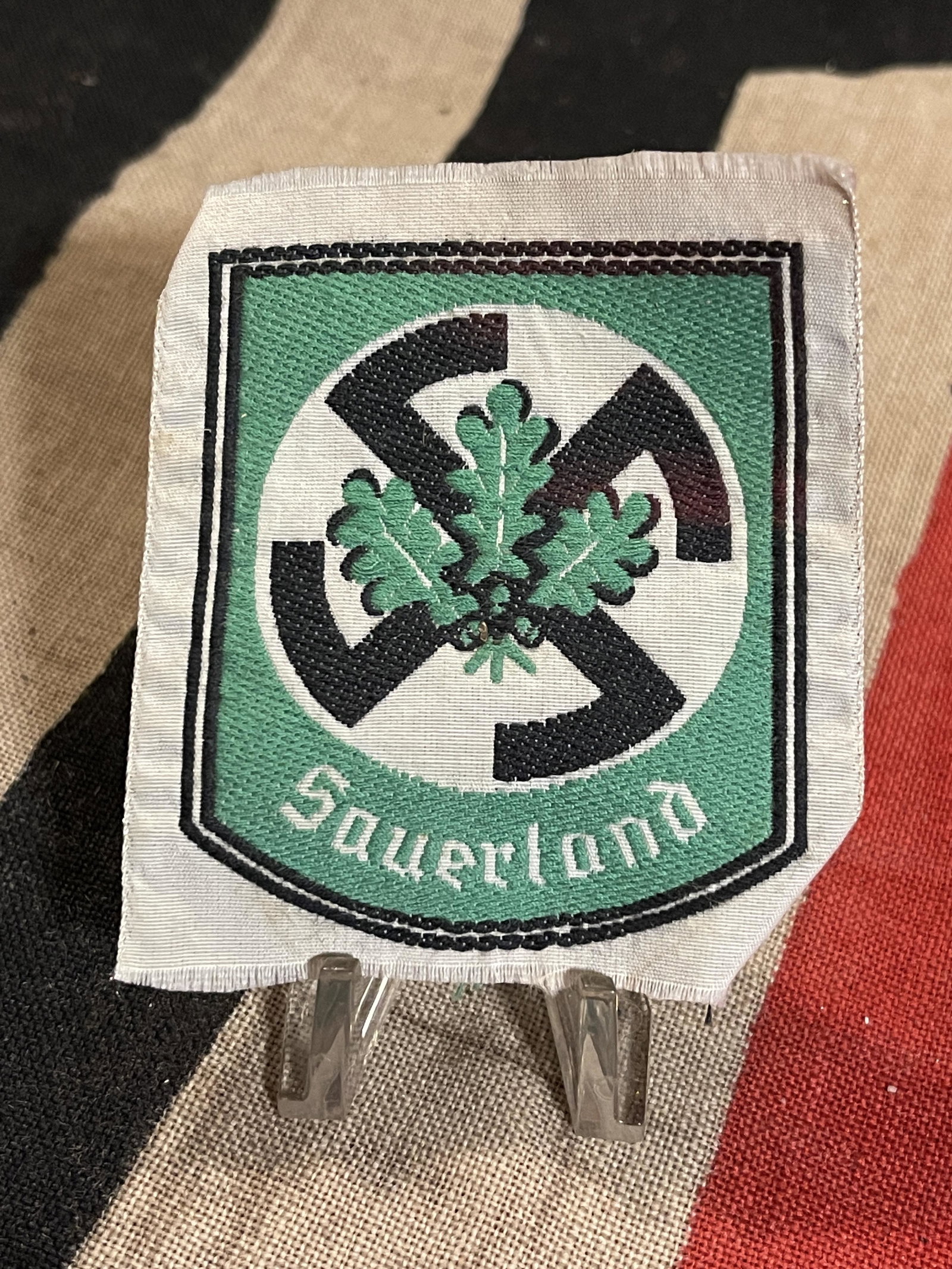WW2 GERMAN NAZI SAUERLAND SHOULDER PATCH: WW2 GERMAN NAZI SAUERLAND SHOULDER PATCH. IN GOOD OVERALL SHAPE AND CONDITION. HAS A GREAT LOOK TO IT WITH AN EXCELLENT OVERALL EYE APPEAL. A GREAT FIND AND AN EXCELLENT ADDITION TO YOUR COLLECTION.