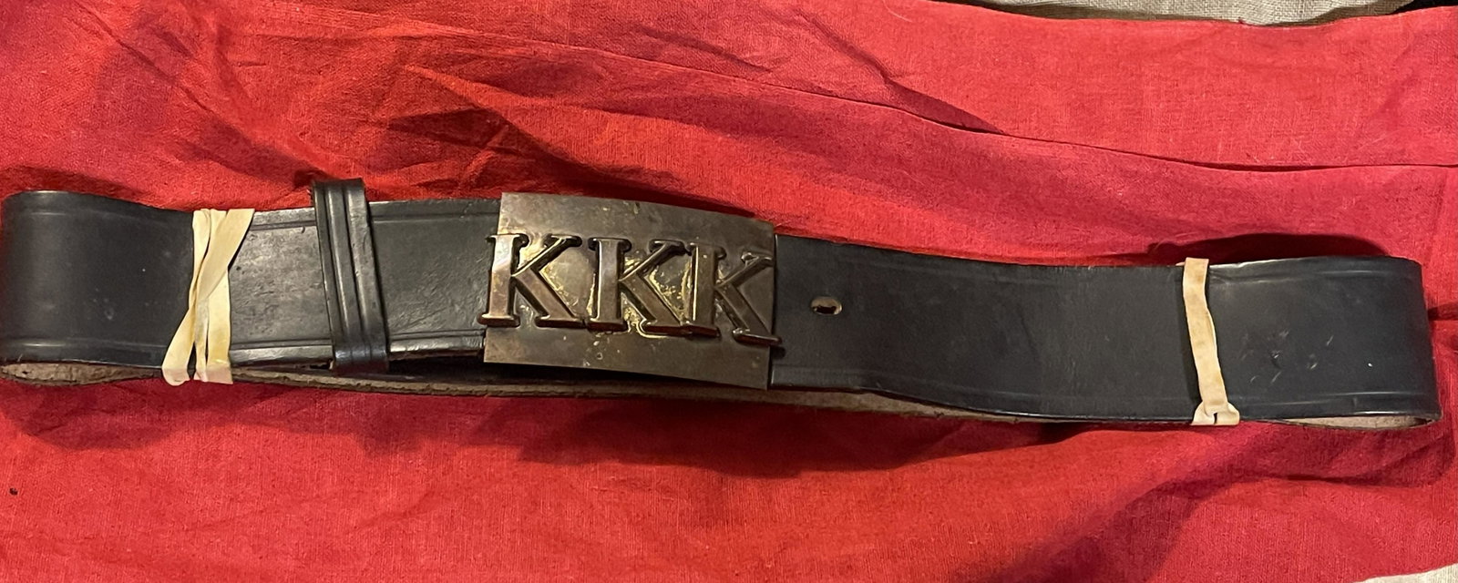 RARE KKK MEMBERS BUCKLE AND BELT: RARE KKK MEMBERS BUCKLE AND BELT. IN GOOD OVERALL SHAPE AND CONDITION. PLEASE VIEW ALL DETAILED PICTURES. A GREAT FIND AND AN EXCELLENT ADDITION TO YOUR COLLECTION.