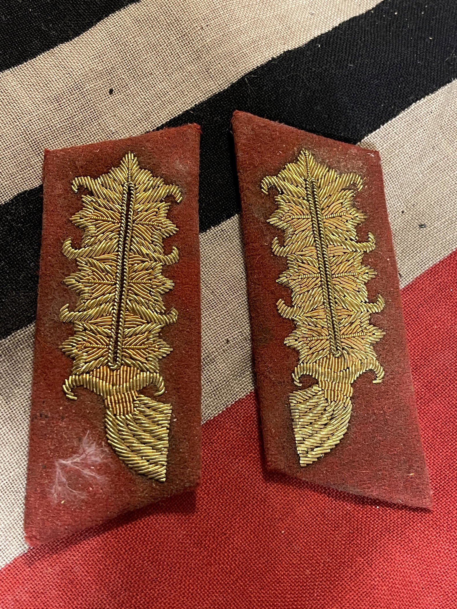 SCARCE WW2 GERMAN FIELD MARSHALL COLLAR BOARDS: SCARCE WW2 GERMAN FIELD MARSHALL COLLAR BOARDS. IN GOOD OVERLL SHAPE AND CONDITION. A GREAT FIND AND AN EXCELLENT ADDITION TO YOUR COLLECTION.