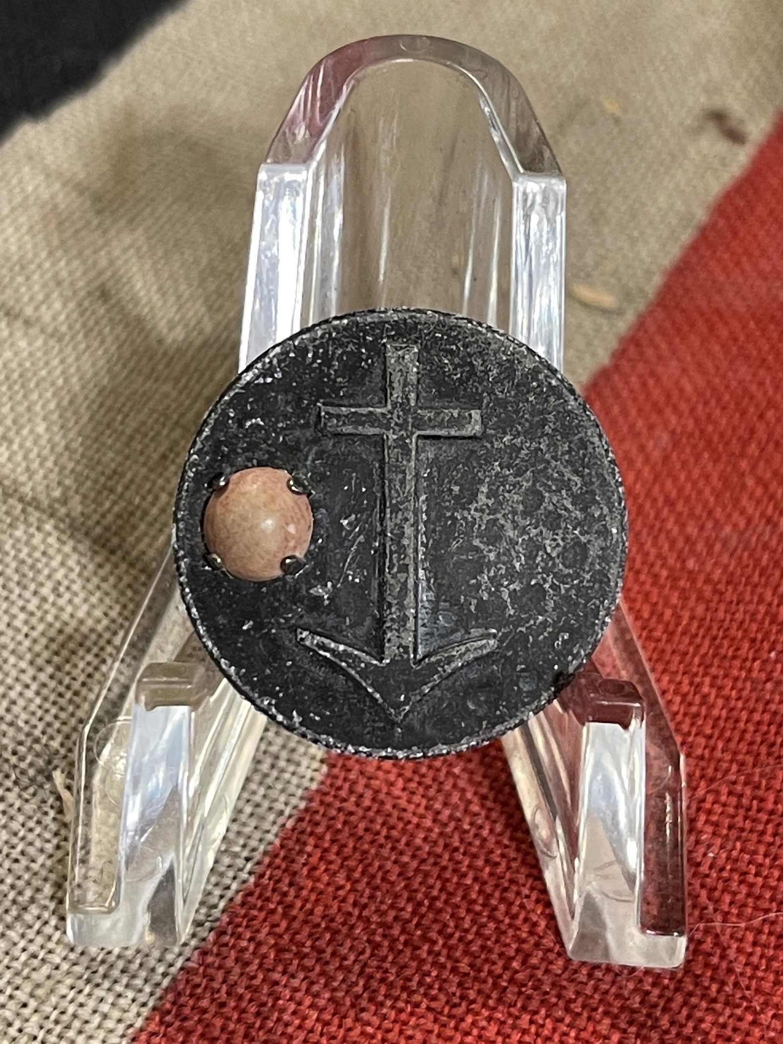 RARE WW2 GERMAN VIKING TINNIE BADGE: RARE WW2 GERMAN VIKING TINNIE BADGE. IN GOOD OVERALL SHAPE AND CONDITION WITH MAKER MARKS ON THE BACK. A GREAT FIND.