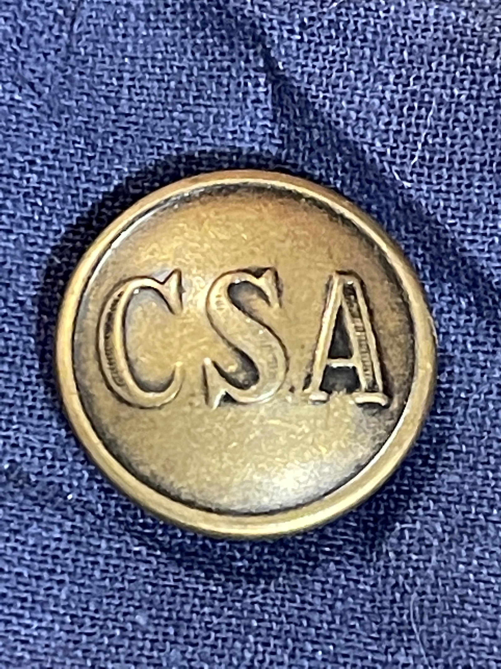 RARE CIVIL WAR CSA CONFEDERATE COAT BUTTON - WATERBURY: RARE CIVIL WAR CSA CONFEDERATE COAT BUTTON - WATERBURY BUTTON CO. IN GOOD OVERALL SHAPE AND CONDITION WITH A BEAUTIFUL OVERALL PATINA. A GREAT FIND AND AN EXCELLENT ADDITION TO YOUR COLLECTION.