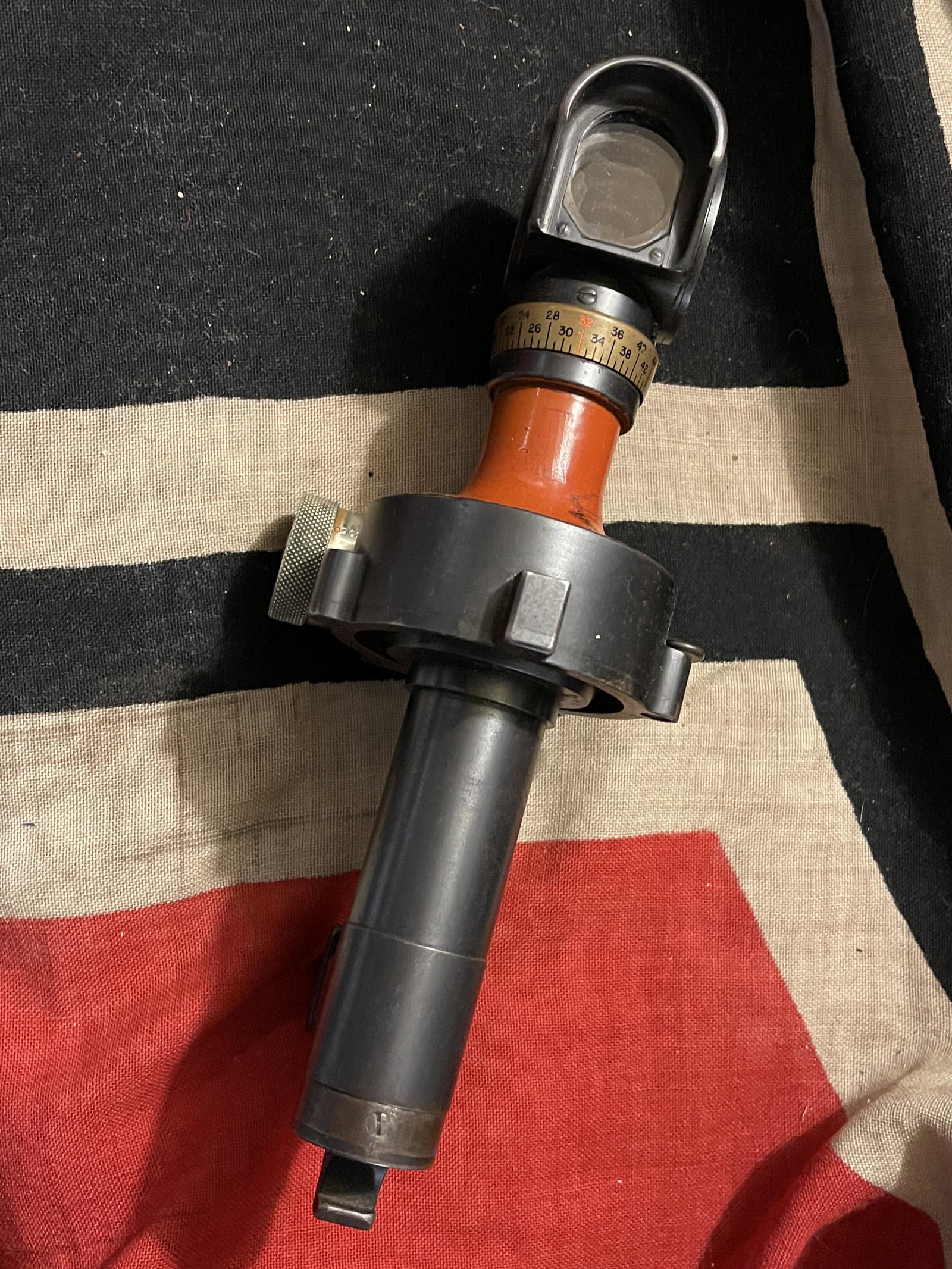 RARE WW2 GERMAN NAZI SCOPE: RARE WW2 GERMAN NAZI SCOPE. WAS BROUGHT BACK HOME BY A VET. HAS MAKER MARKS - VIEW PICTURES. A GREAT FIND AND AN EXCELLENT ADDITION TO YOUR COLLECTION.