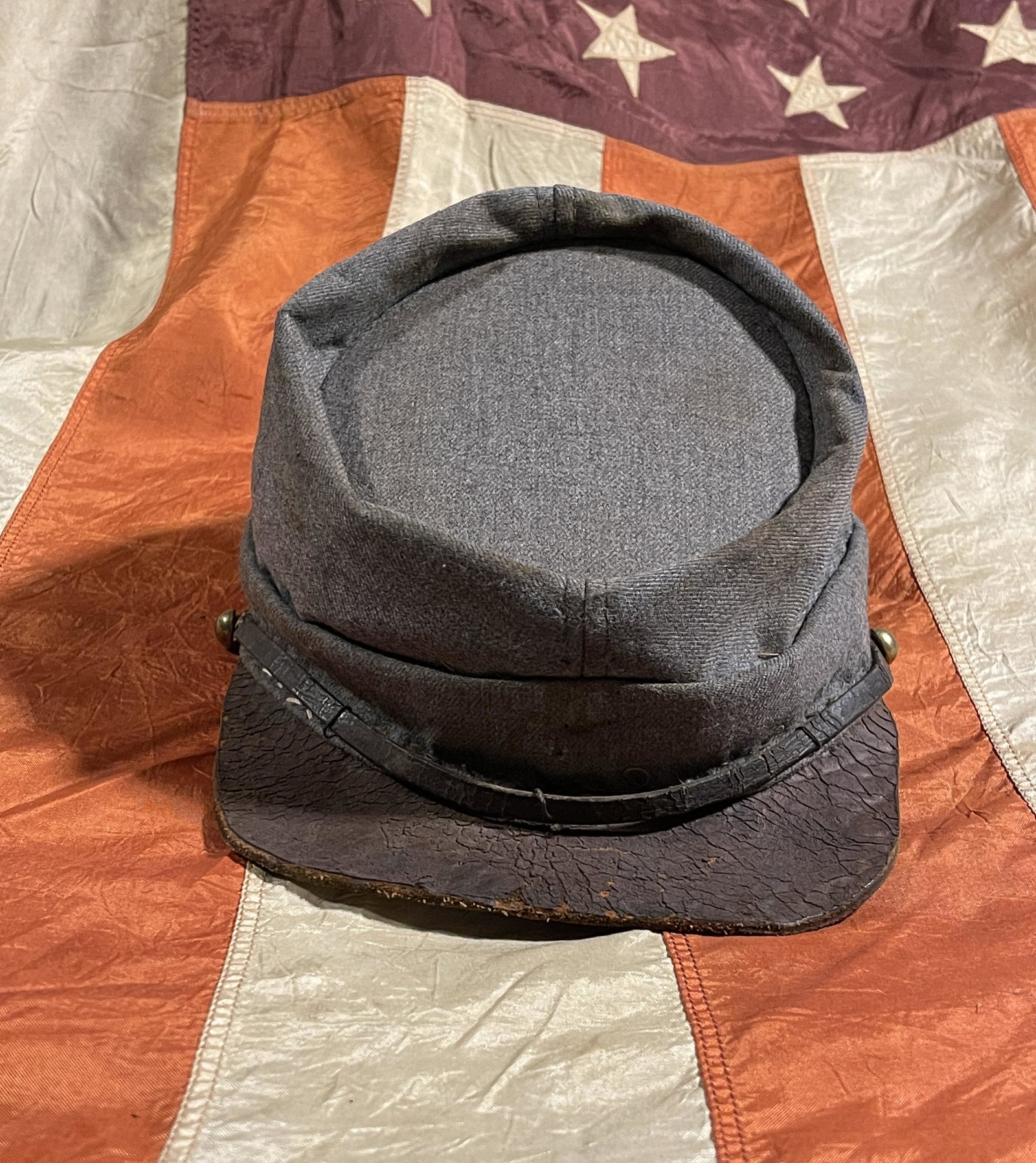 ID'D CIVIL WAR CONFEDERATE WARRIOR KEPI: ID'D CIVIL WAR CONFEDERATE WARRIOR KEPI. IN MINT OVERALL SHAPE AND CONDITION WITH A BEUATIFUL OVERALL PATINA. THIS KEPI HAS SEEN A TON OF ACTION. VERY WELL USED. HAS THE ID ON THE INSIDE - VIEW PICTUR