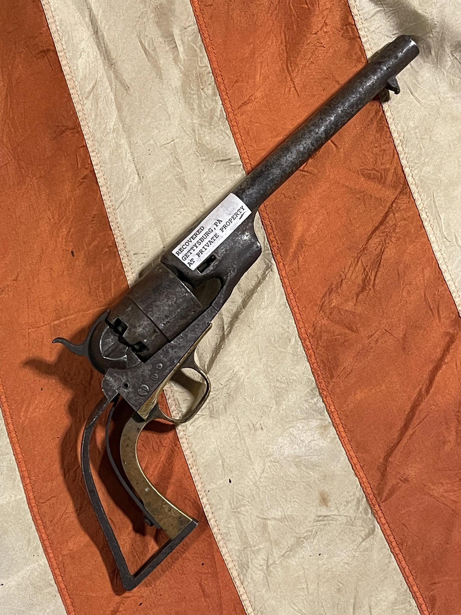 RARE GETTYSBURG, PA RECOVERED CIVIL WAR COLT PISTOL: RARE GETTYSBURG, PA RECOVERED CIVIL WAR COLT PISTOL. THIS WAS RECOVERED IN GETTYSBURG, PA ON PRIVATE PROPERTY. A RELIC THAT WOULD MAKE A GREAT ADDITION TO YOUR CIVIL WAR COLLECTION. A RARE FIND.