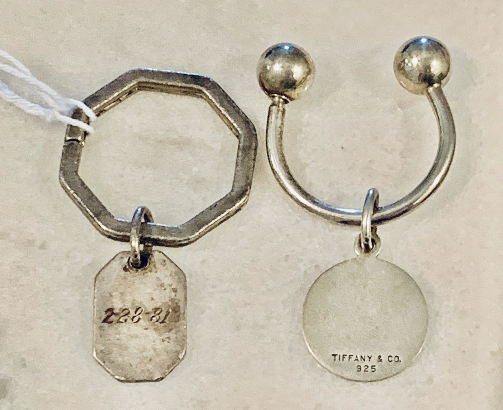 TIFFANY & CO. STERLING SILVER LOT OF (2) KEY-CHAINS: TIFFANY & CO. STERLING SILVER LOT OF (2) KEY-CHAINS. IN MINT OVERALL SHAPE AND CONDITION. HAS A GREAT LOOK TO IT WITH AN EXCELLENT OVERALL EYE APPEAL. A GREAT FIND AND AN EXCELLENT ADDITION TO YOUR CO