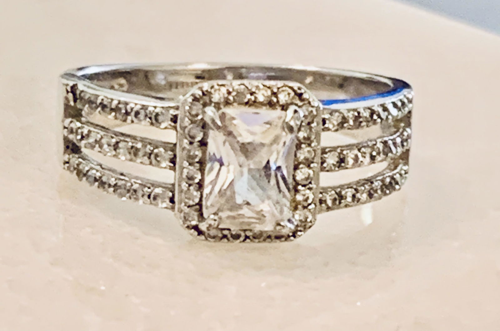 STERLING SILVER LADIES WEDDING RING SZ 9.5 (1 of 6)