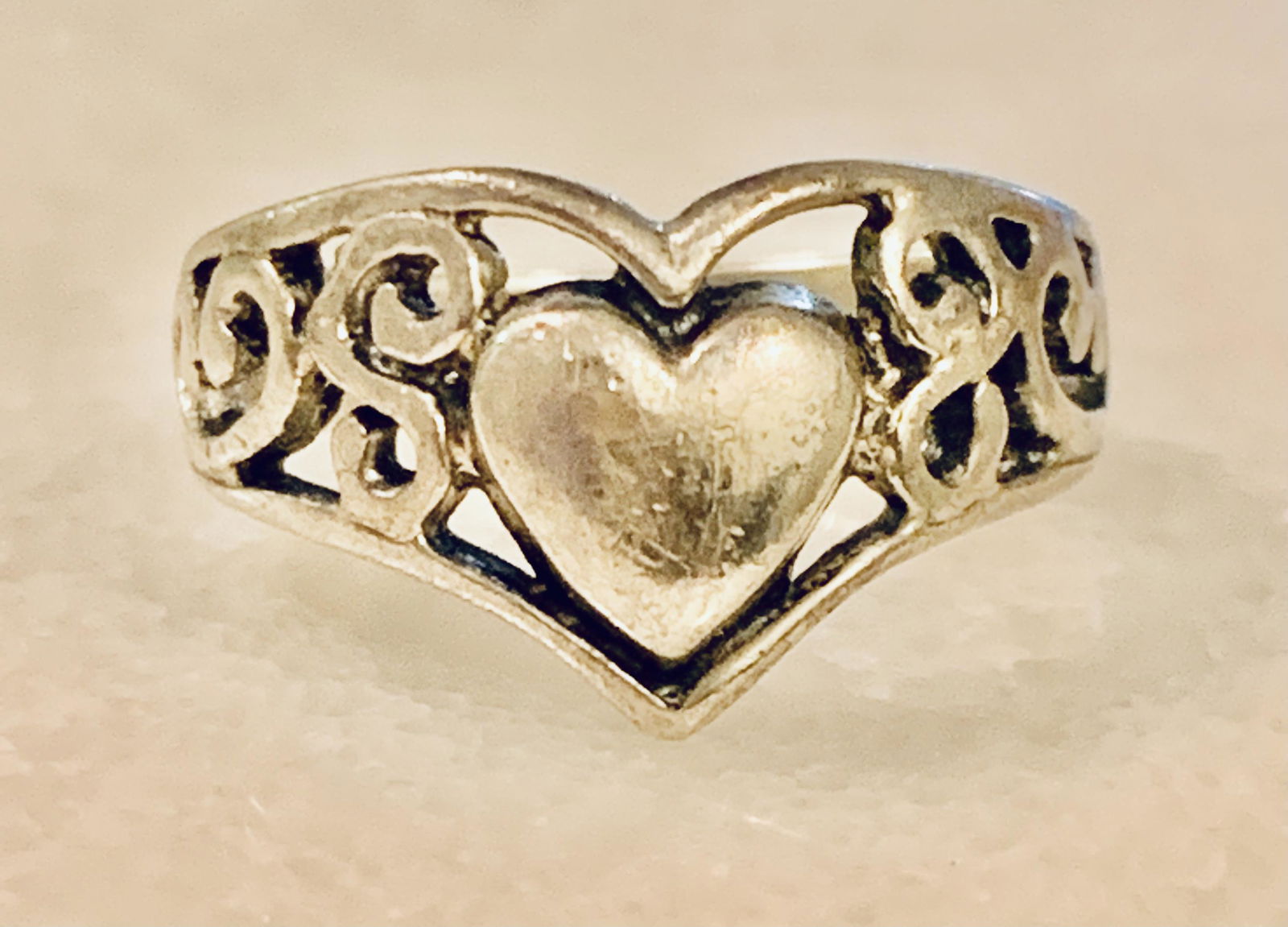 ART DECO STYLE ENGRAVED HEART STERLING RING SZ 5.5 (1 of 6)