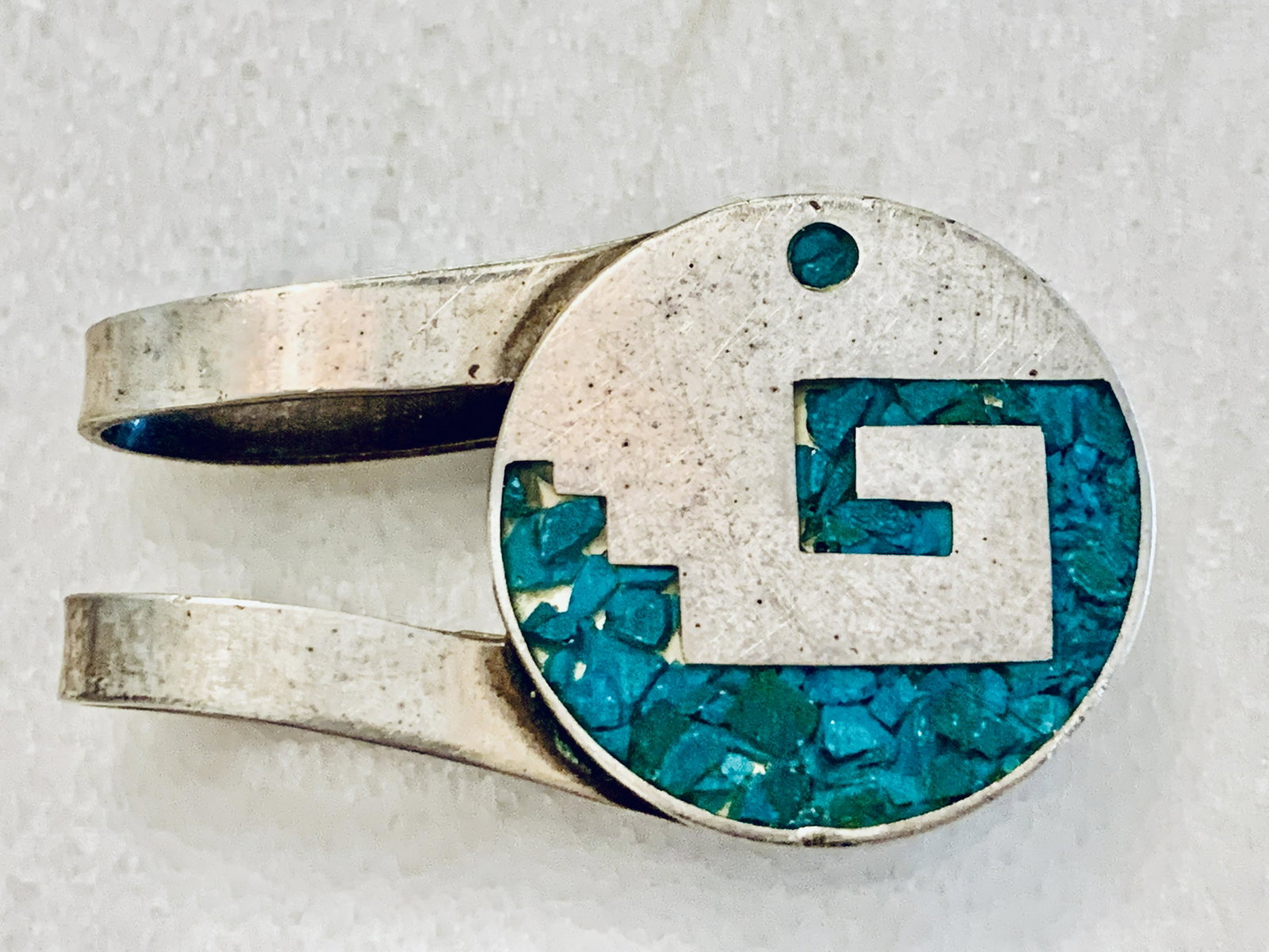 STERLING SILVER TURQUOISE INLAID MONEY CLIP: STERLING SILVER TURQUOISE INLAID MONEY CLIP. IN GOOD OVERALL SHAPE AND CONDIITON. A GREAT FIND AND AN EXCELLENT ADDITION TO YOUR COLLECTION.