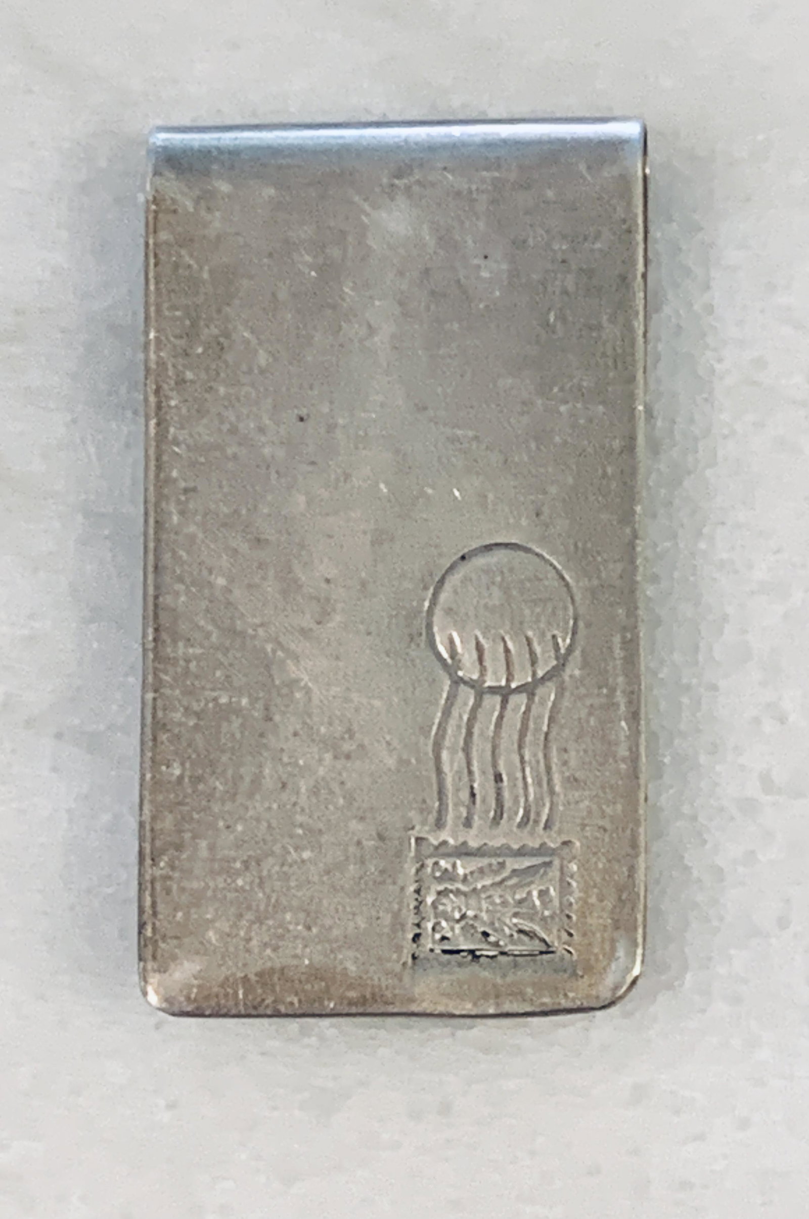 ANTIQUE STERLING SILVER MONEY CLIP: ANTIQUE STERLING SILVER MONEY CLIP. IN GOOD OVERALL SHAPE AND CONDITION. A GREAT FIND AND AN EXCELLENT ADDITION TO YOUR COLLECTION.
