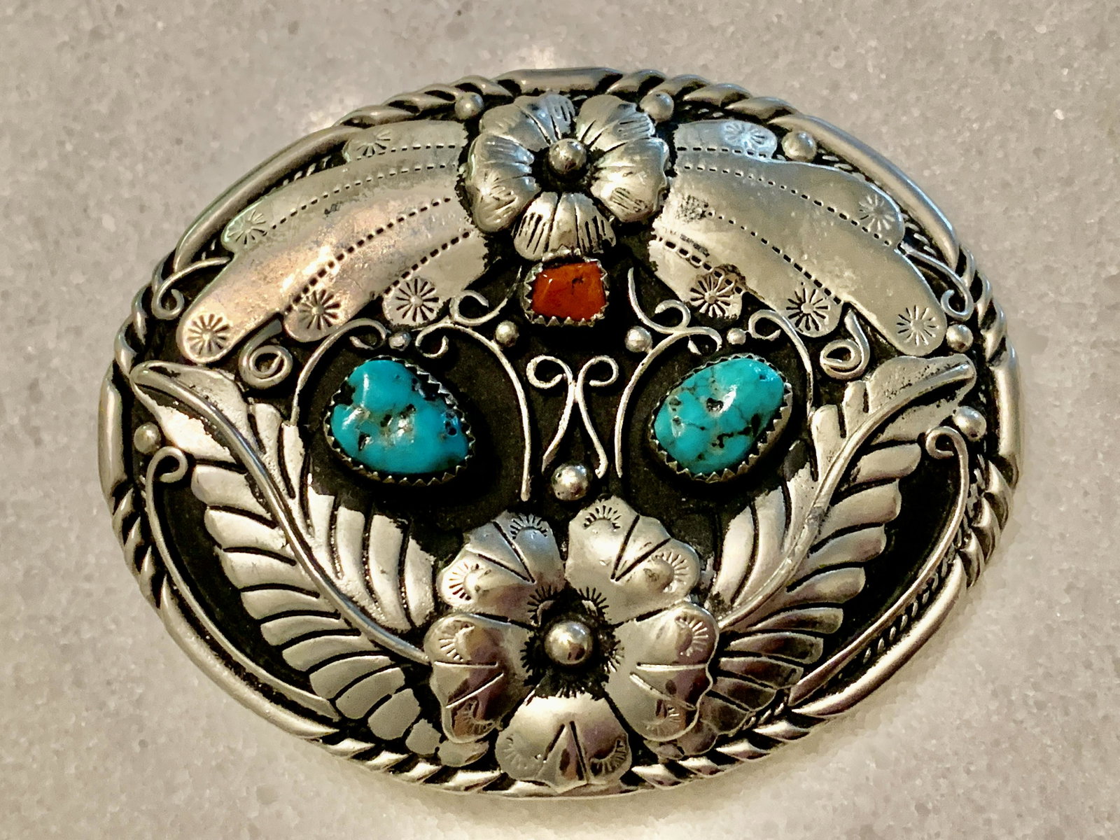 ESTATE NATIVE AMERICAN MOTIF TURQUOISE CORAL BELT: ESTATE NATIVE AMERICAN MOTIF TURQUOISE CORAL BELT BUCKLE. IN GOOD OVERALL SHAPE AND CONDITION. A GREAT FIND AND AN EXCELLENT ADDITION TO YOUR COLLECTION.