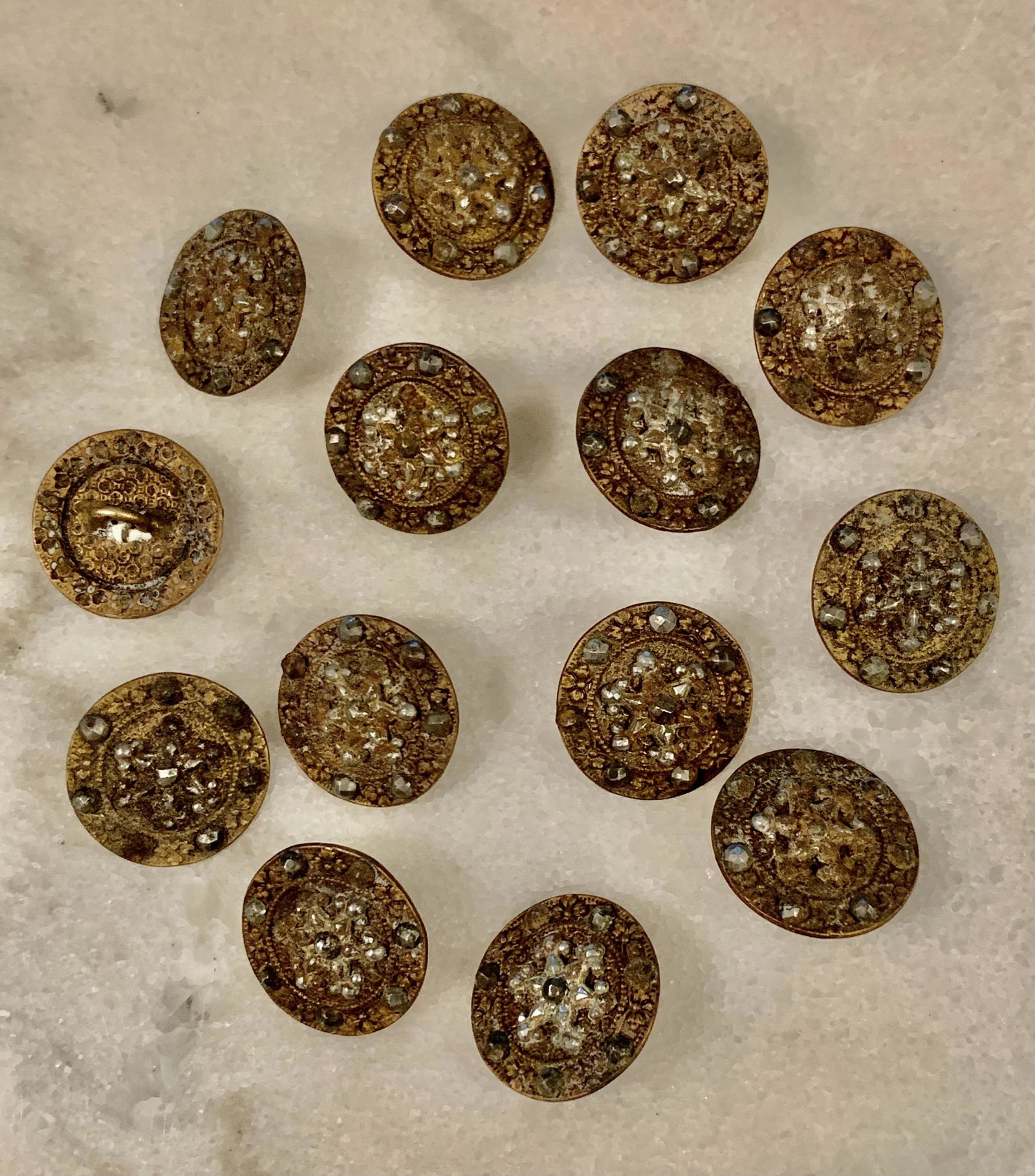 ANTIQUE VICTORIAN COLLECTION LOT OF BUTTONS (1 of 5)