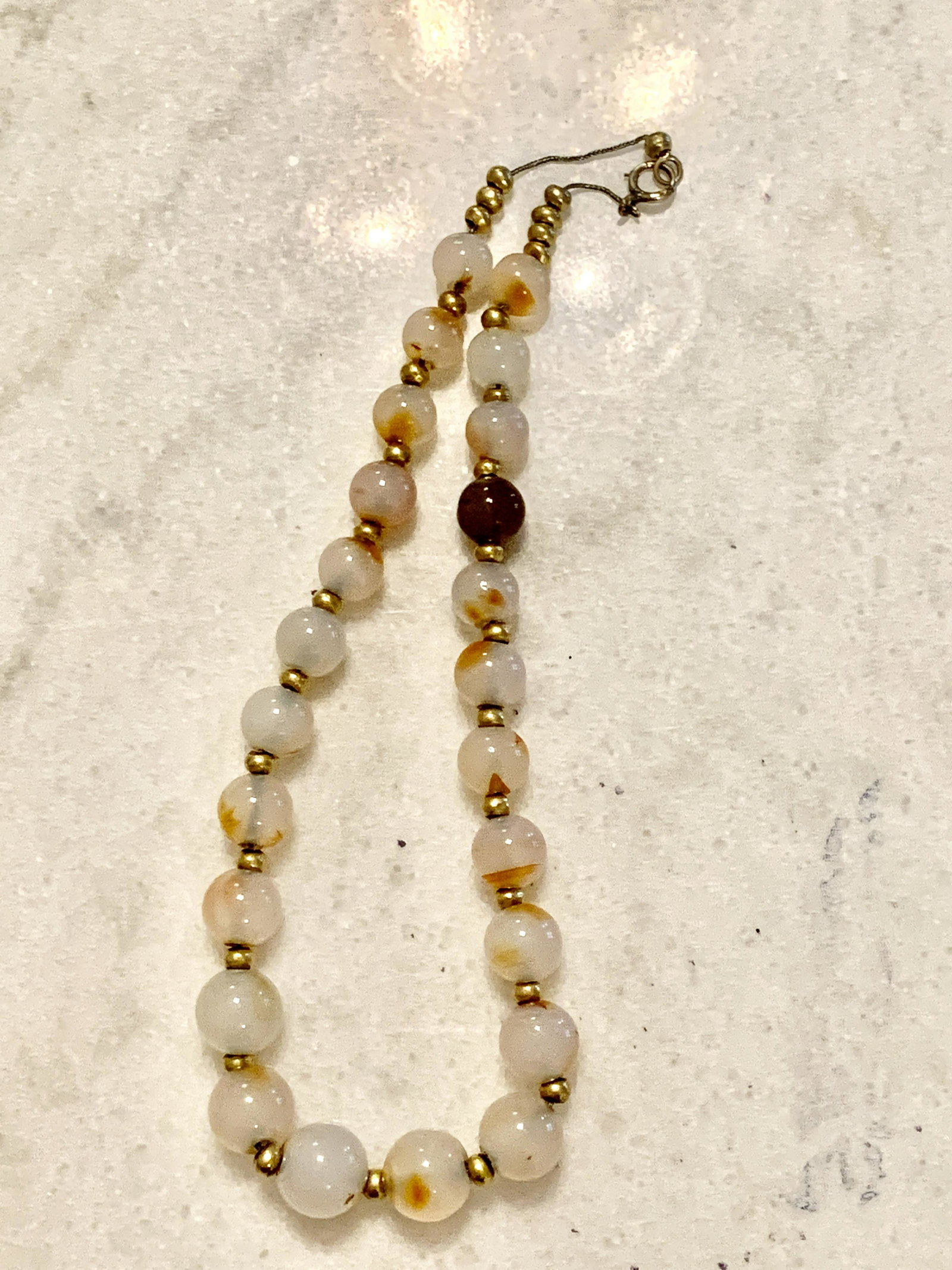 ANTIQUE ART DECO ERA BEADED COCKTAIL NECKLACE: ANTIQUE ART DECO ERA BEADED COCKTAIL NECKLACE. IN MINT OVERALL SHAPE AND CONDITION. A GREAT FIND AND AN EXCELLENT ADDITION TO YOUR COLLECTION.