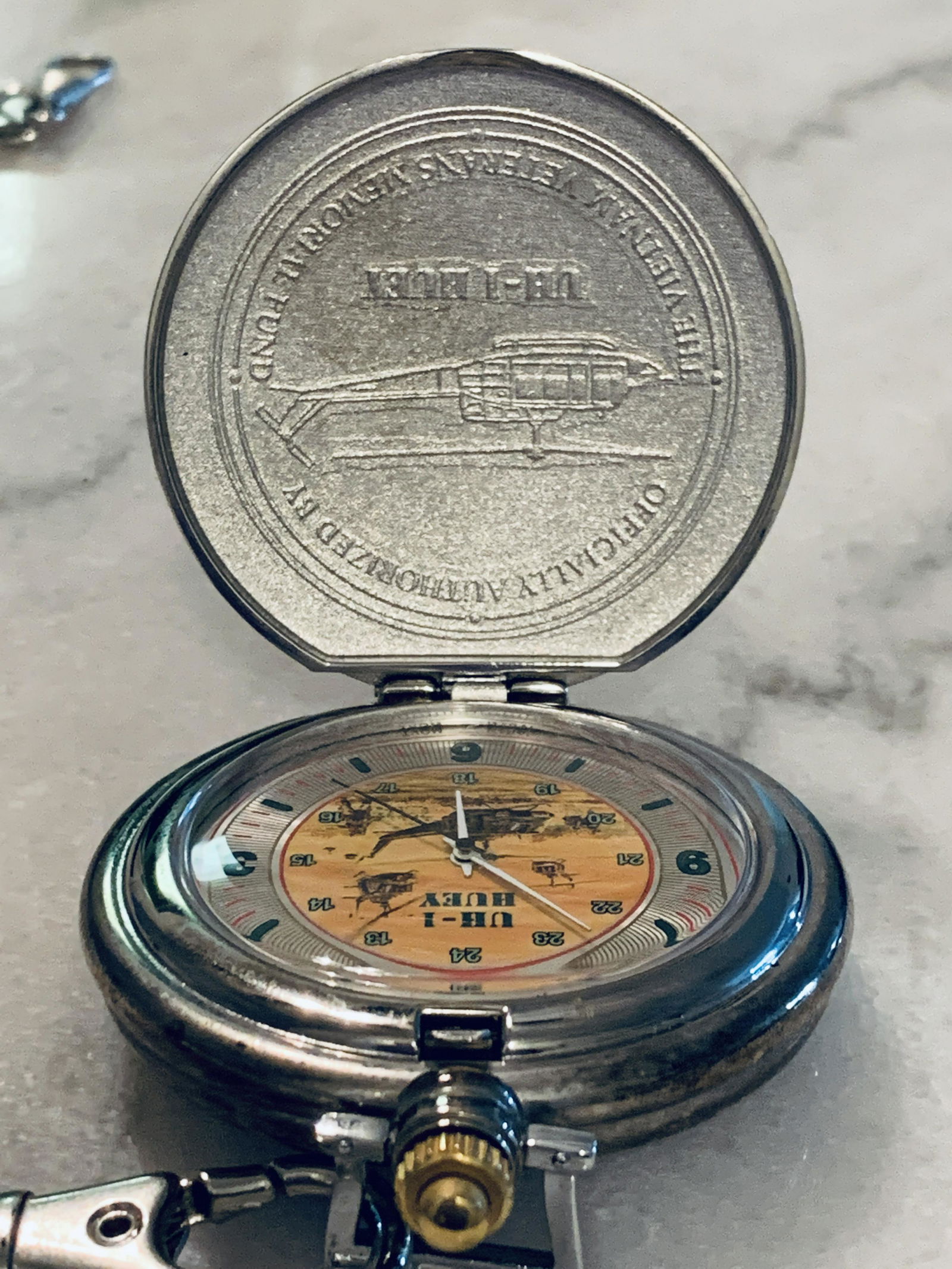 VINTAGE PATRIOTIC COLLECTIBLE POCKET WATCH W/FOB (1 of 9)