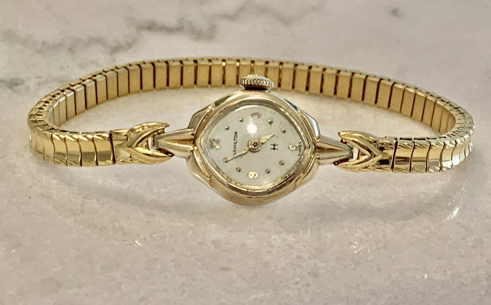 ANTIQUE HAMILTON LADIES WATCH: ANTIQUE HAMILTON LADIES WATCH. A GREAT ADDITION TO YOUR COLLECTION.