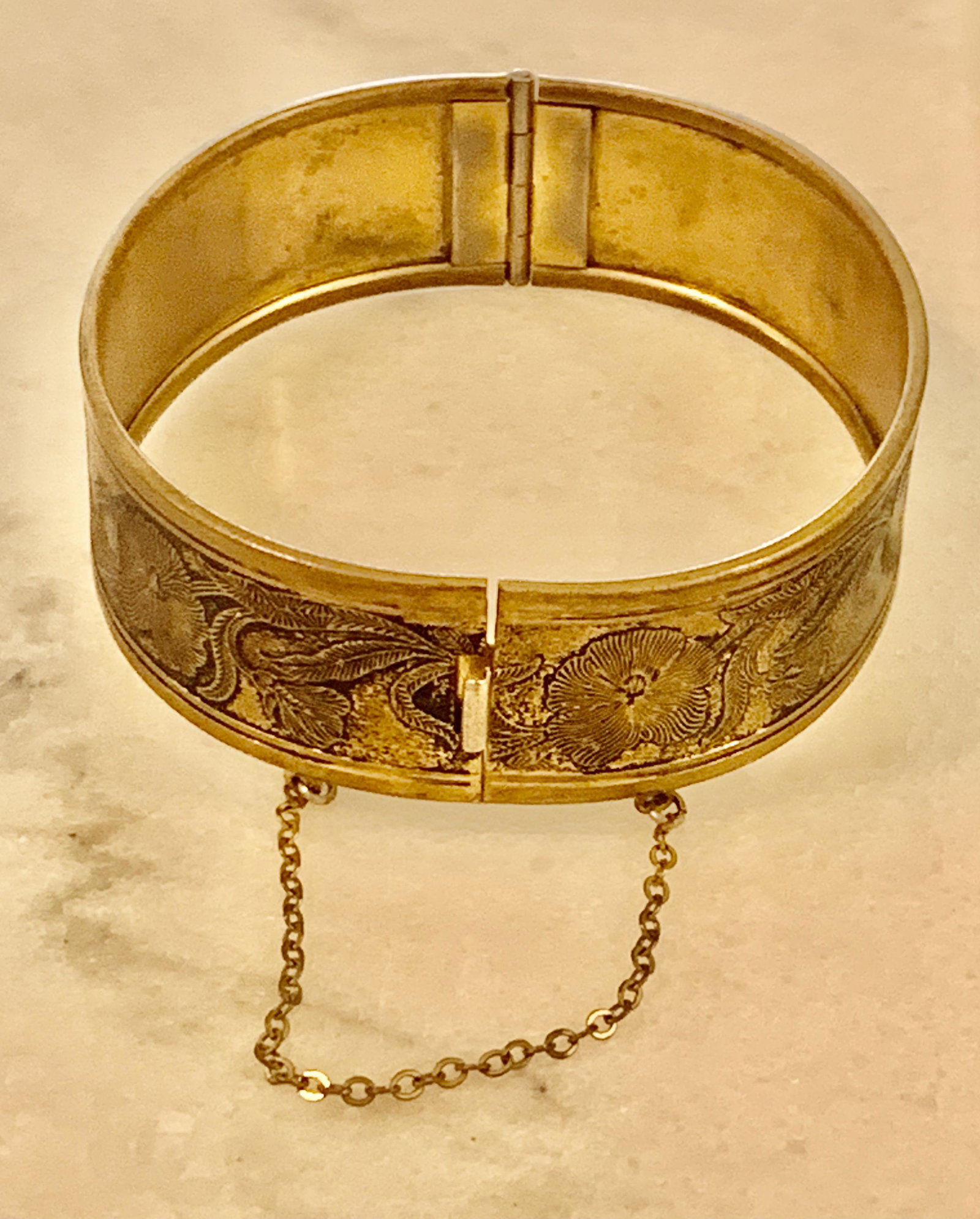ANTIQUE VICTORIAN FLORAL GOLD FILLED BANGLE BRACELET (1 of 5)