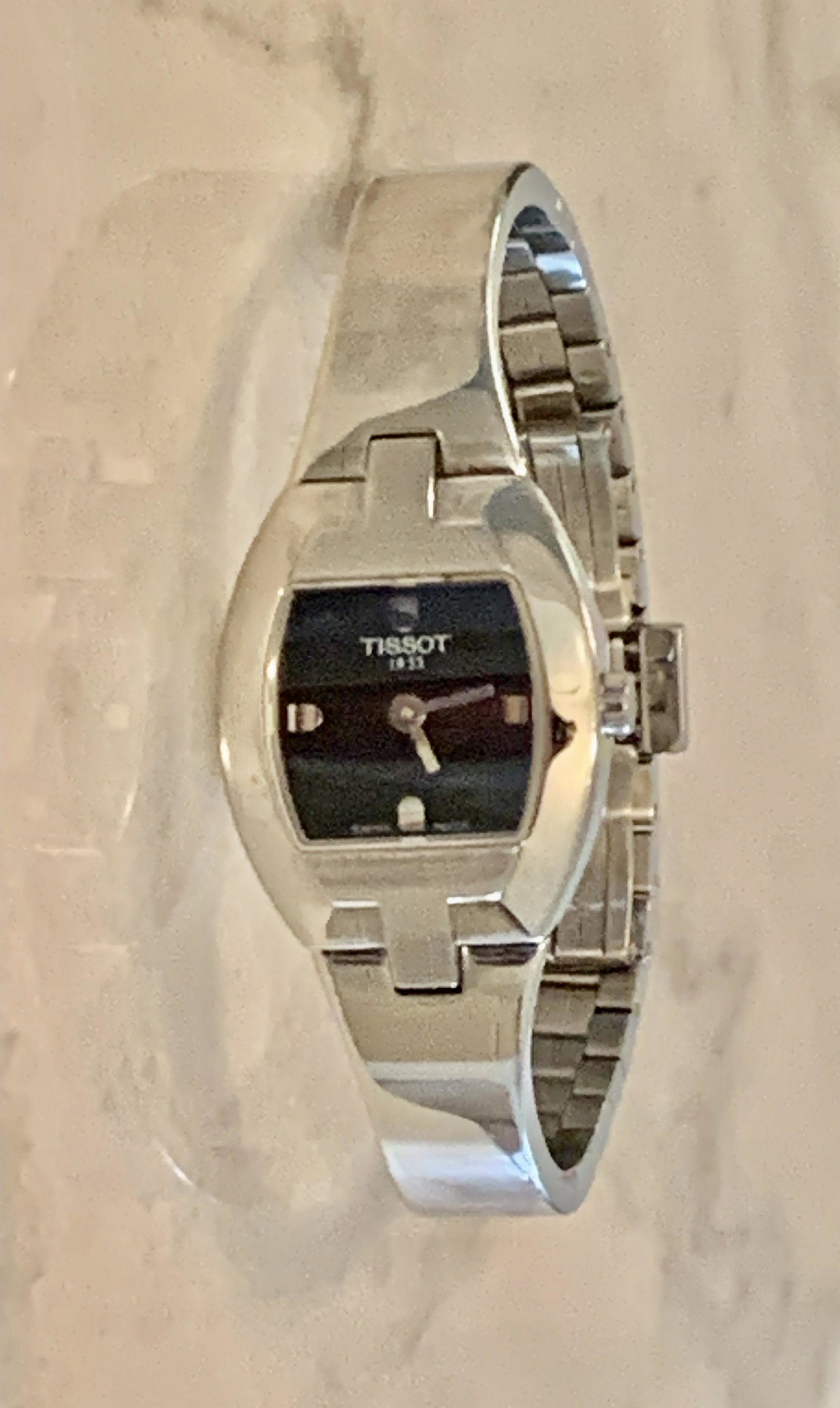 BEAUTIFUL TISSOT LADIES WATCH (1 of 5)