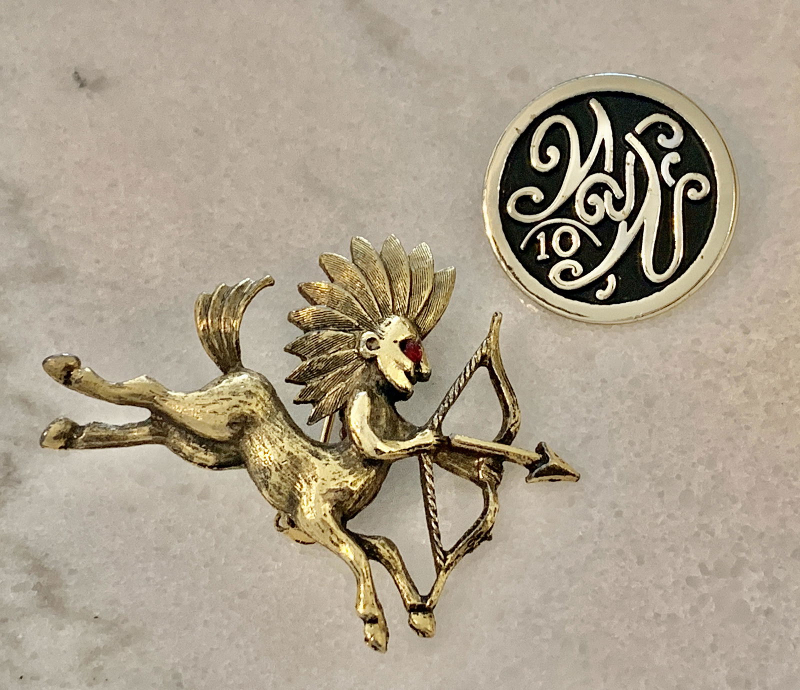 LOT OF (2) OLD BROOCHES (1 of 8)