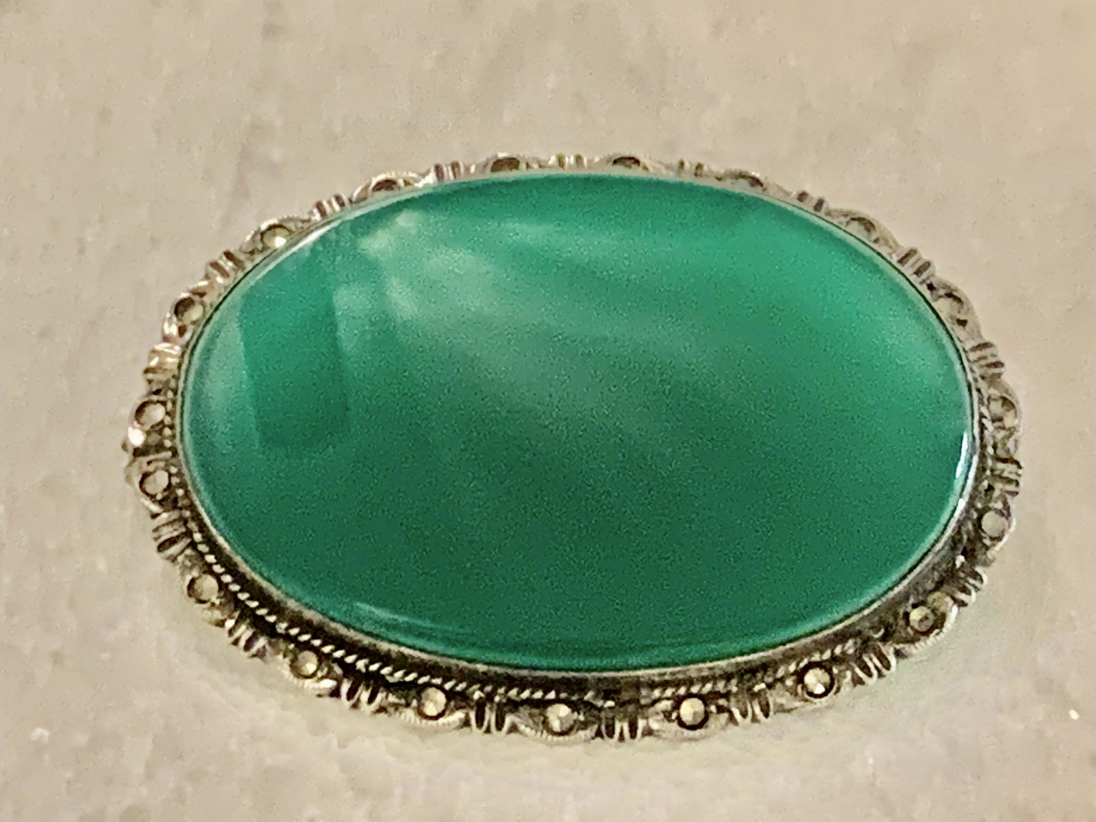 ANTIQUE ART DECO STERLING SILVER GREEN STONE BROOCH (1 of 5)