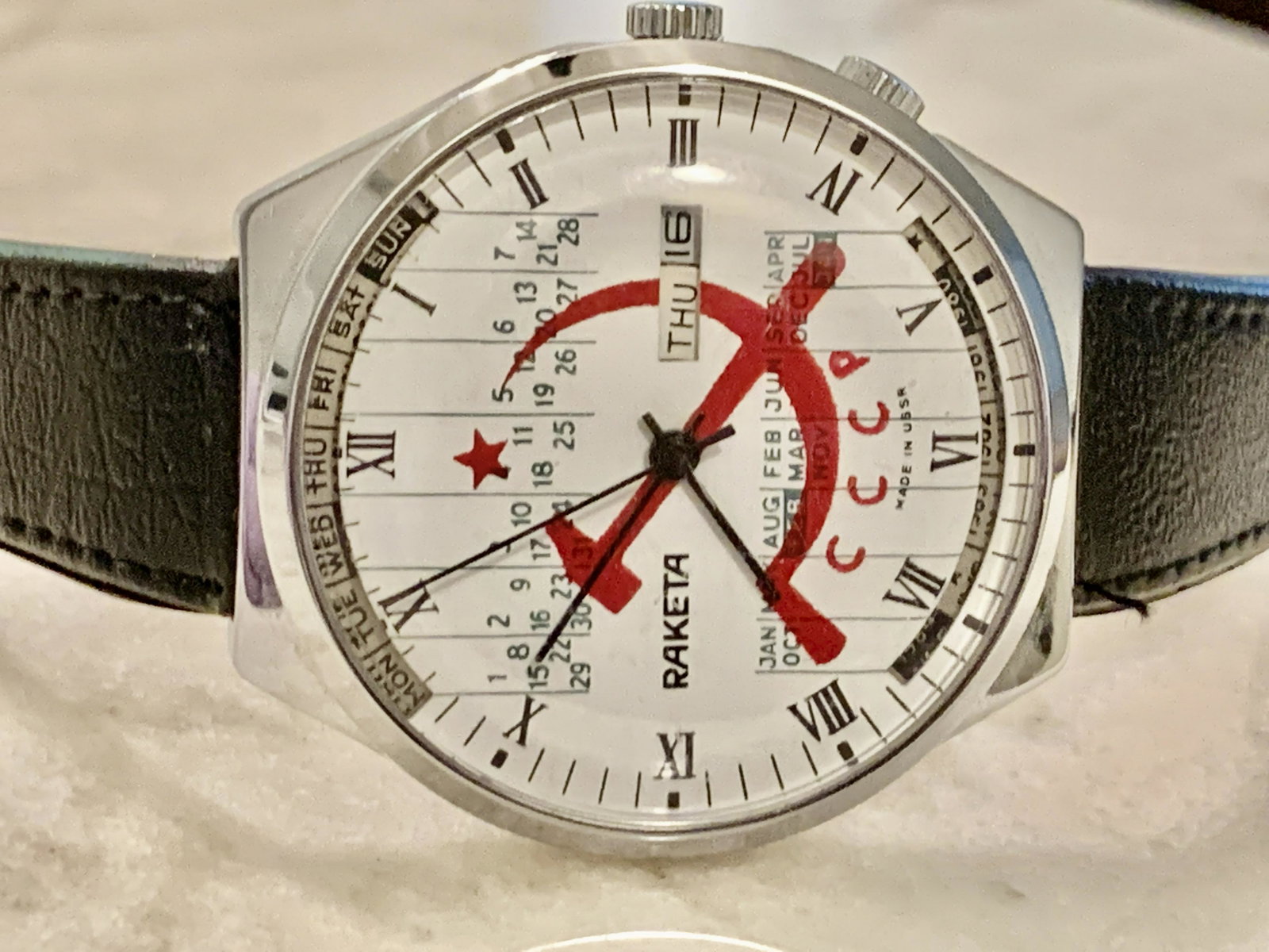 RAKETA RUSSIAN VINTAGE ARMY WATCH (1 of 5)