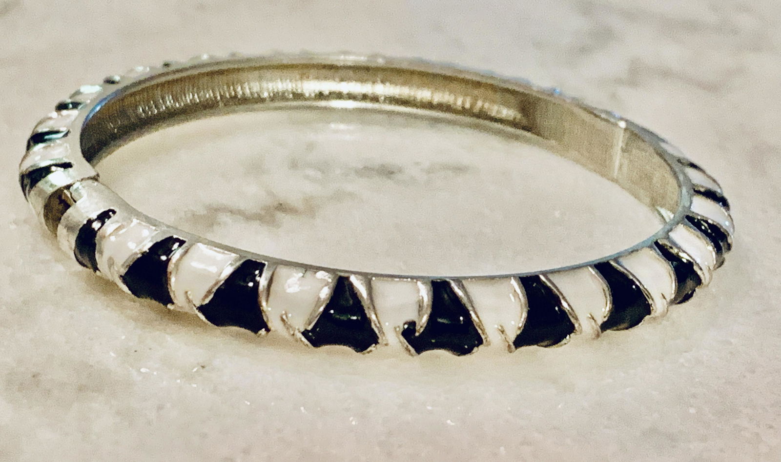 RETRO ENAMELED COCKTAIL BANGLE BRACELET (1 of 5)