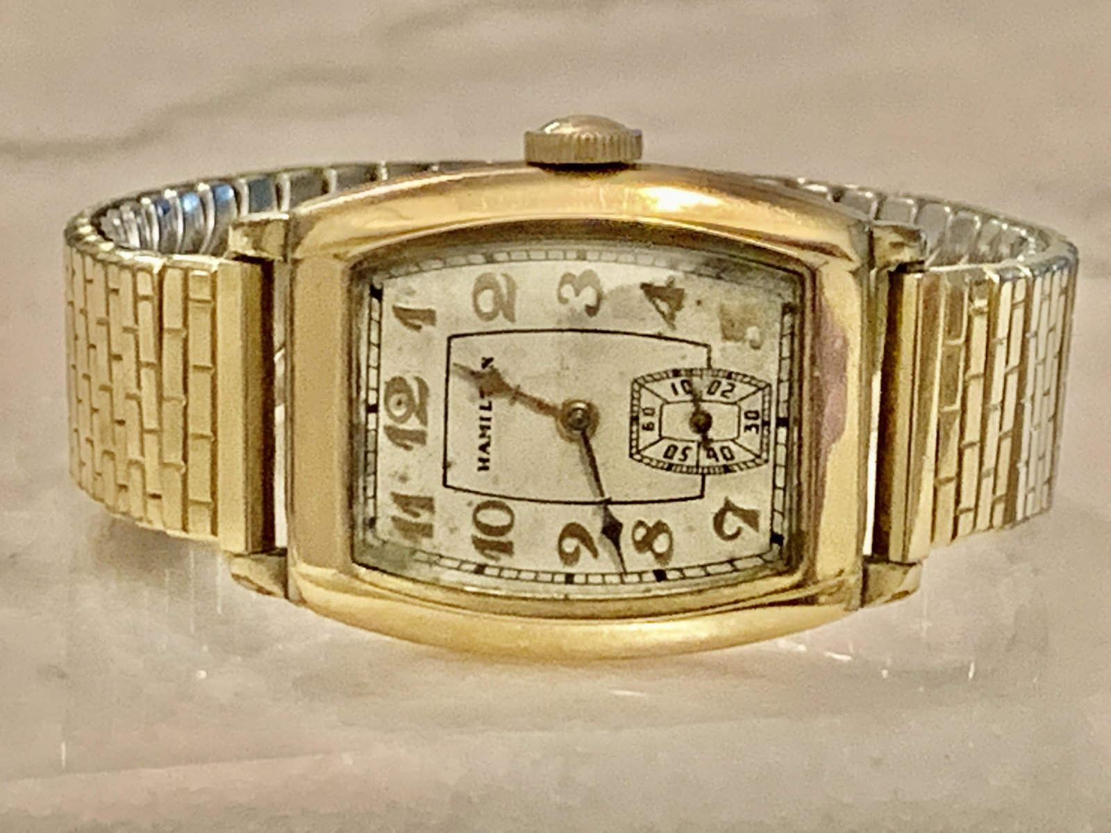 ANTIQUE MENS HAMILTON WINDING WATCH: ANTIQUE MENS HAMILTON WINDING WATCH. A GREAT ADDITION TO YOUR COLLECTION.