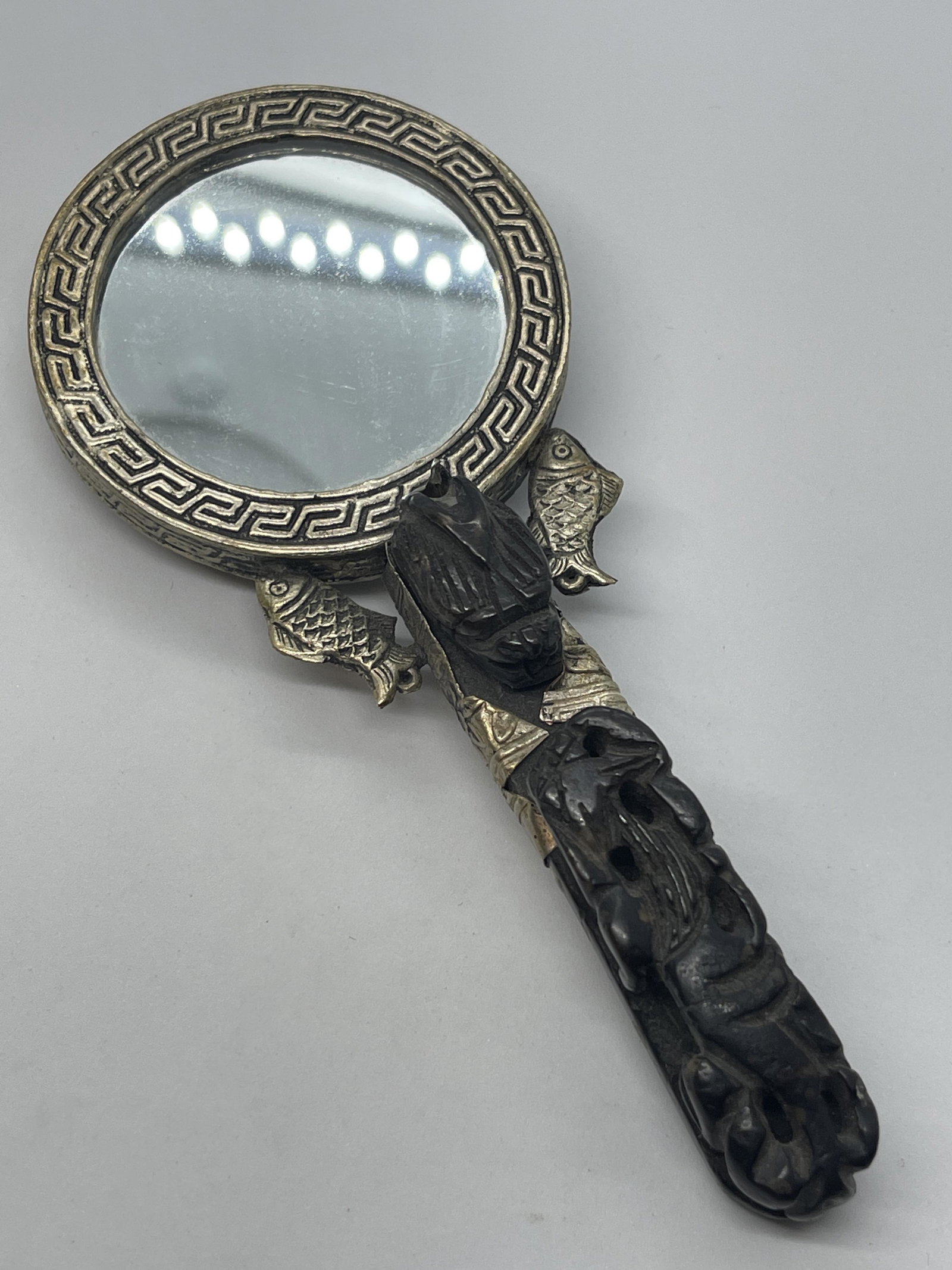 ANTIQUE VERSACE STYLE CARVED WOODEN HAND MIRROR: ANTIQUE VERSACE STYLE CARVED WOODEN HAND MIRROR. IN MINT OVERALL SHAPE AND CONDITION. HAS A GREAT LOOK TO IT WITH AN EXCELLENT OVERALL EYE APPEAL. A GREAT FIND AND AN EXCELLENT ADDITION TO YOUR COLLEC
