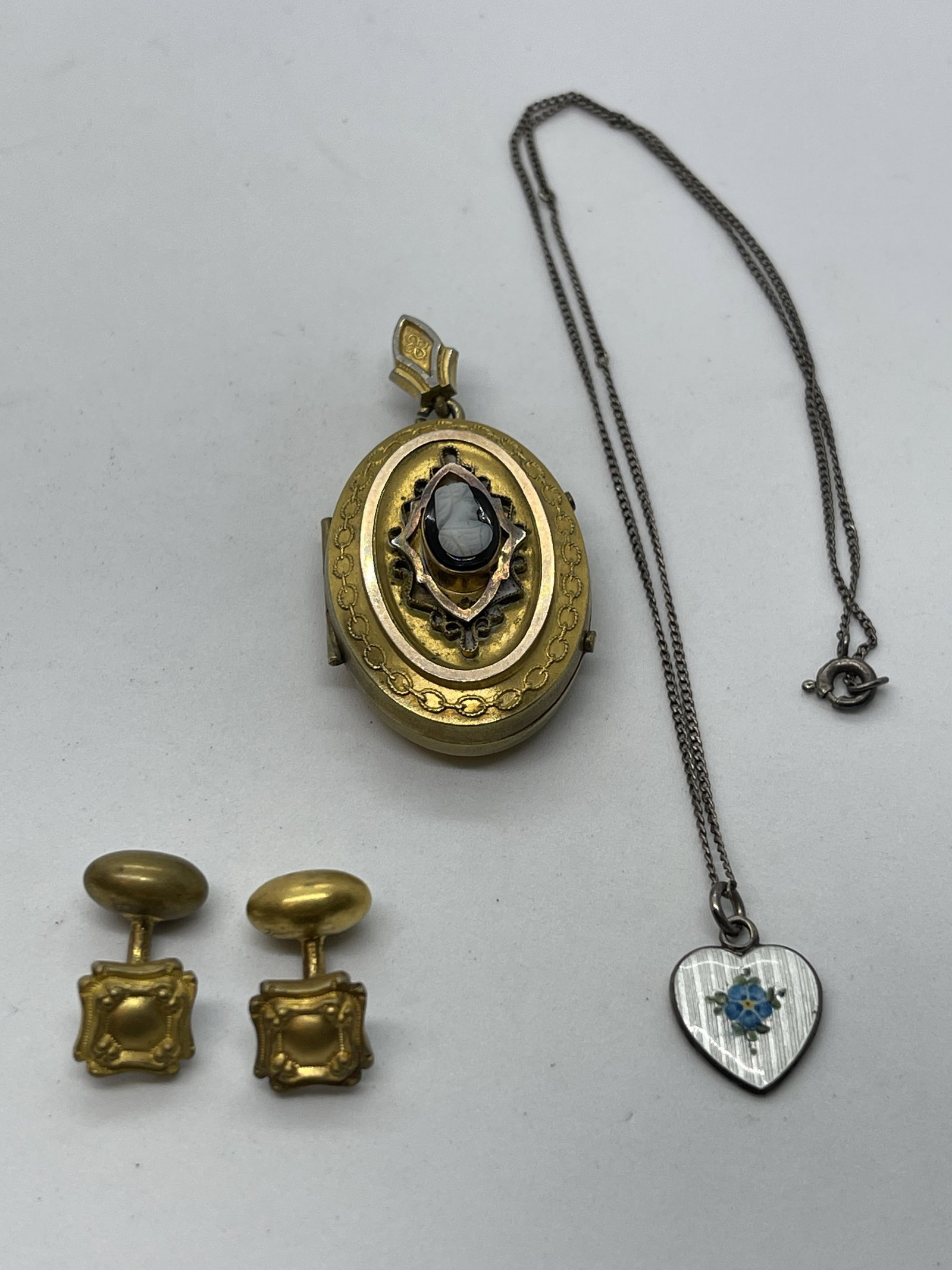 ESTATE LOT OF OLD VICTORIAN JEWELRY (1 of 5)