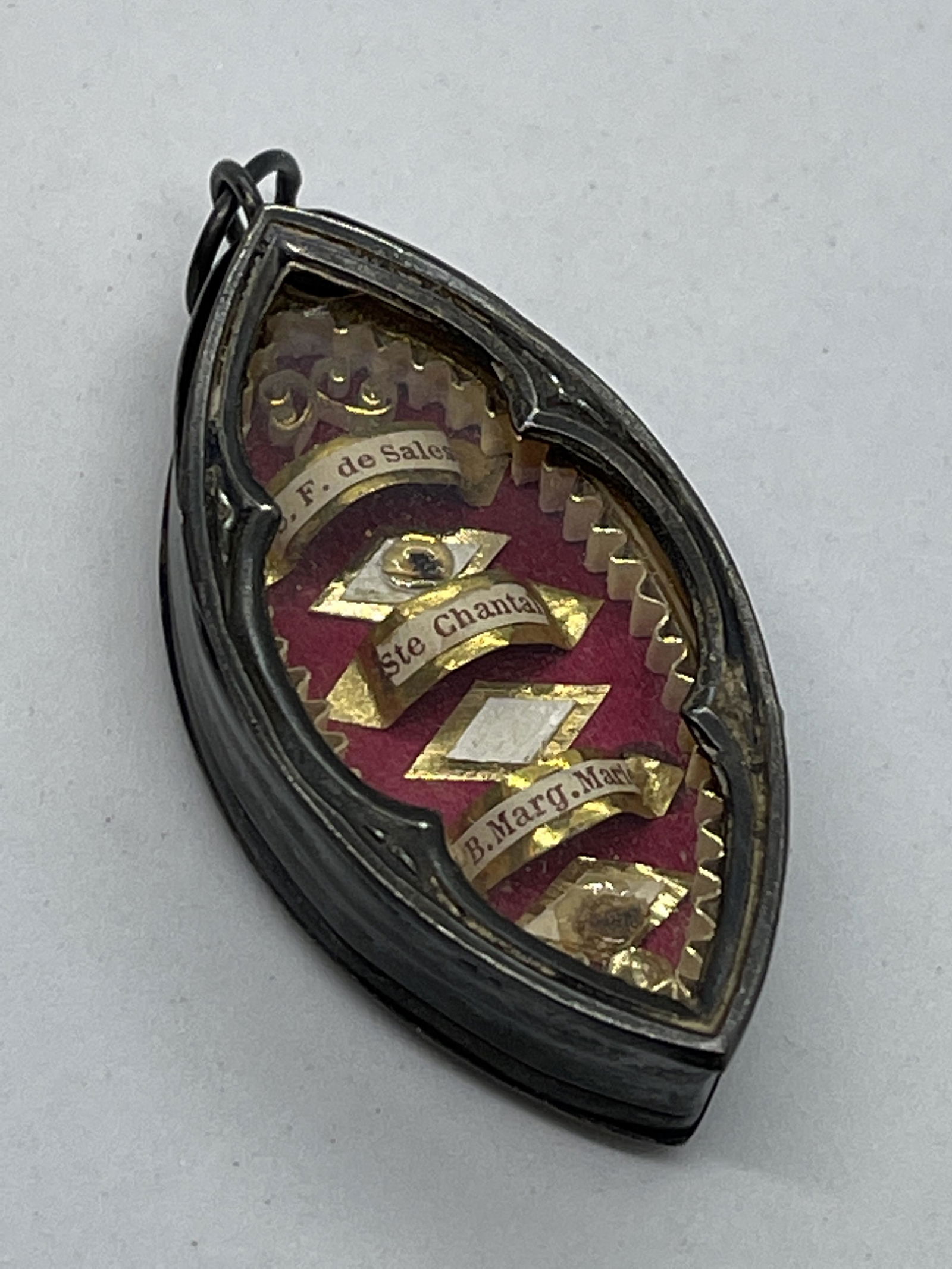 ANTIQUE STERLING SILVER RELIGIOUS PENDANT (1 of 2)