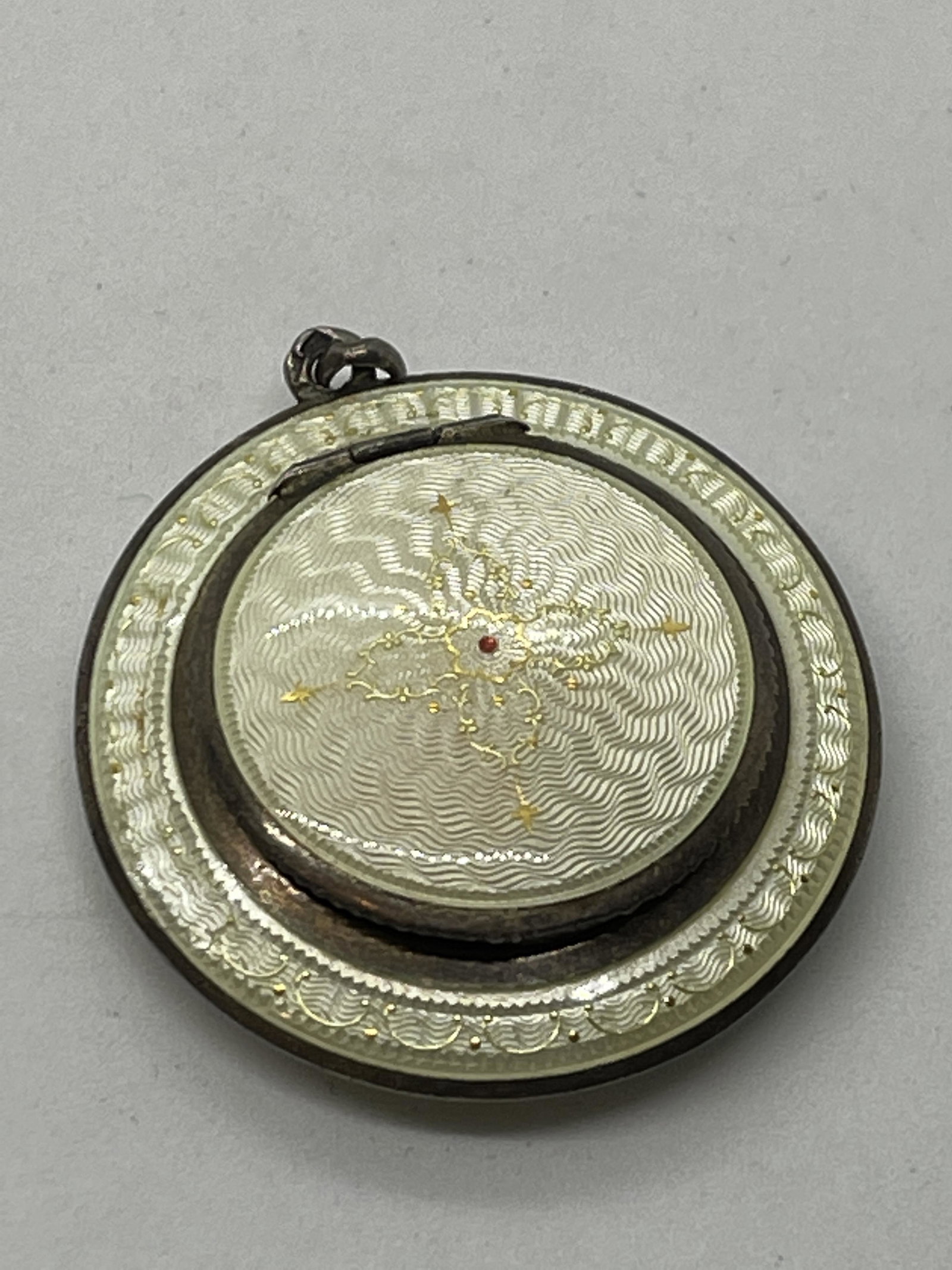 RARE ANTIQUE ENAMEL STERLING LOCKET PENDANT: RARE ANTIQUE ENAMEL STERLING LOCKET PENDANT. IN MINT OVERALL SHAPE AND CONDITION. HAS A GREAT LOOK TO IT WITH AN EXCELLENT OVERALL EYE APPEAL. A GREAT FIND AND AN EXCELLENT ADDITION TO YOUR COLLECTION