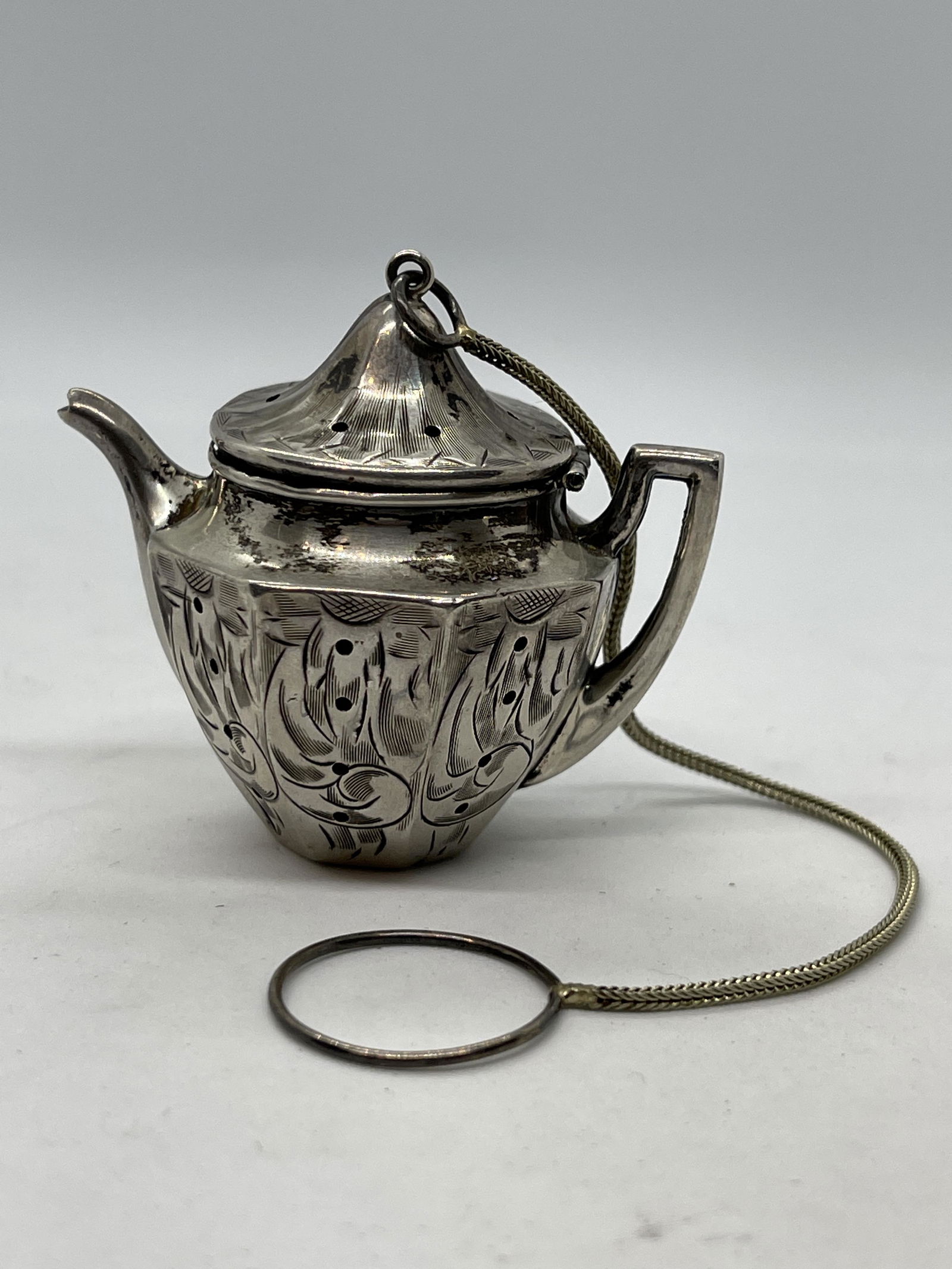 ANTIQUE STERLING SILVER MINIATURE TEA POT (1 of 4)