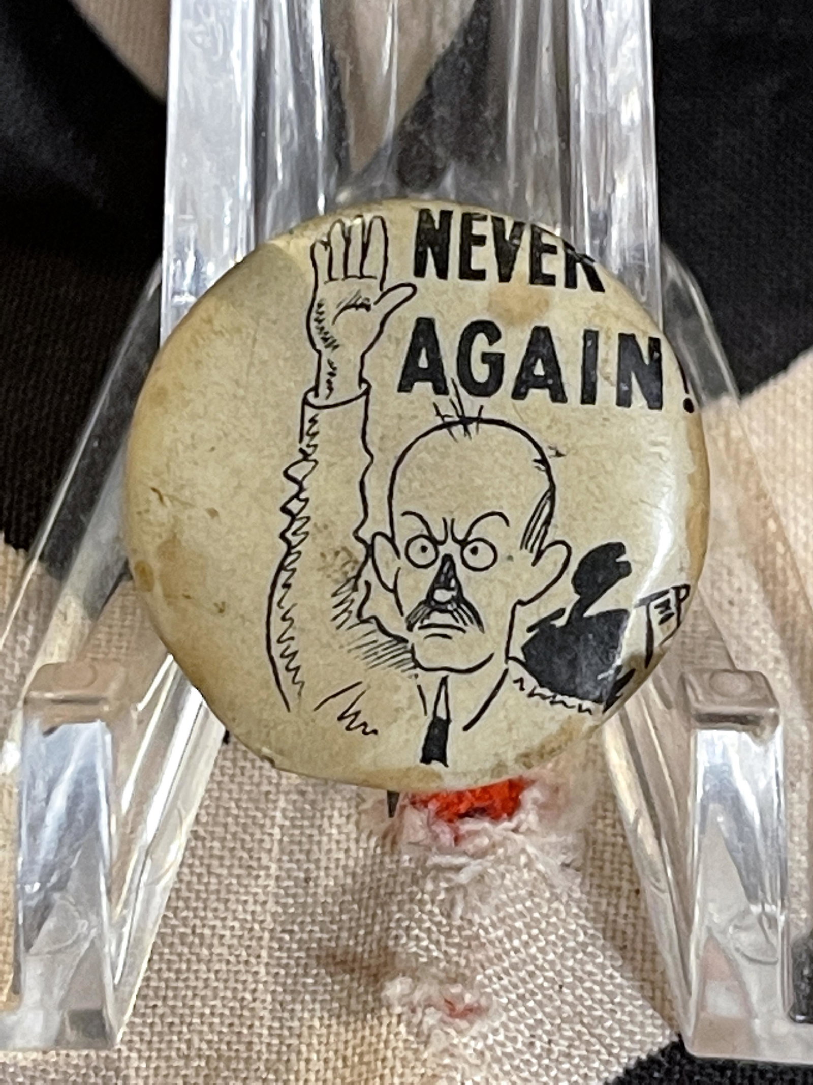 RARE WW2 GERMAN HITLER PROPOGANDA PIN NEVER AGAIN: RARE WW2 GERMAN HITLER PROPOGANDA PIN NEVER AGAIN. IN MINT OVERALL SHAPE AND CONDITION. HAS A GREAT LOOK TO IT WITH AN EXCELLENT OVERALL EYE APPEAL. A GREAT FIND AND AN EXCELLENT ADDITION TO YOUR COLL