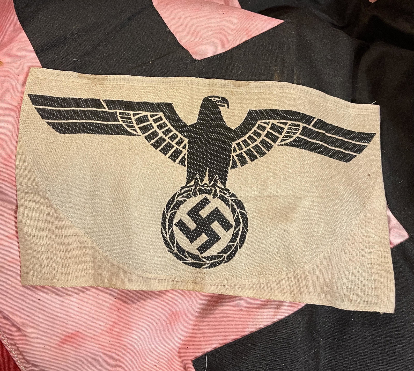 RARE WW2 GERMAN KREIGSMARINE SPORTS VEST EAGLE: RARE WW2 GERMAN KREIGSMARINE SPORTS VEST EAGLE. IN MINT OVERALL SHAPE AND CONDITION. HAS A GREAT LOOK TO IT WITH A NICE OVERALL PATINA. PLEASE VIEW ALL DETAILED PICTURES. A GREAT FIND AND AN EXCELLENT