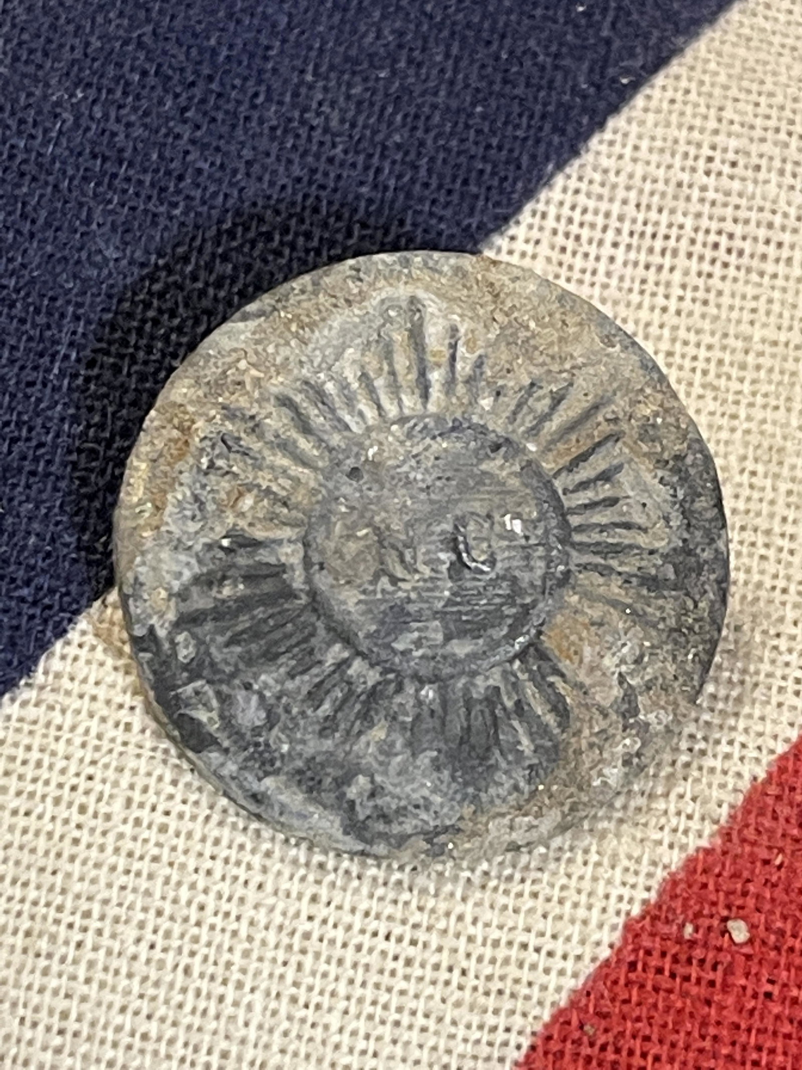 DUG CIVIL WAR CONFEDERATE NORTH CAROLINA CAST IRON: DUG CIVIL WAR CONFEDERATE NORTH CAROLINA CAST IRON BUTTON. IN MINT OVERALL SHAPE AND CONDITION. HAS A GREAT LOOK TO IT WITH AN EXCELLENT OVERALL EYE APPEAL. PLEASE VIEW ALL DETAILED PICTURES. A GREAT 